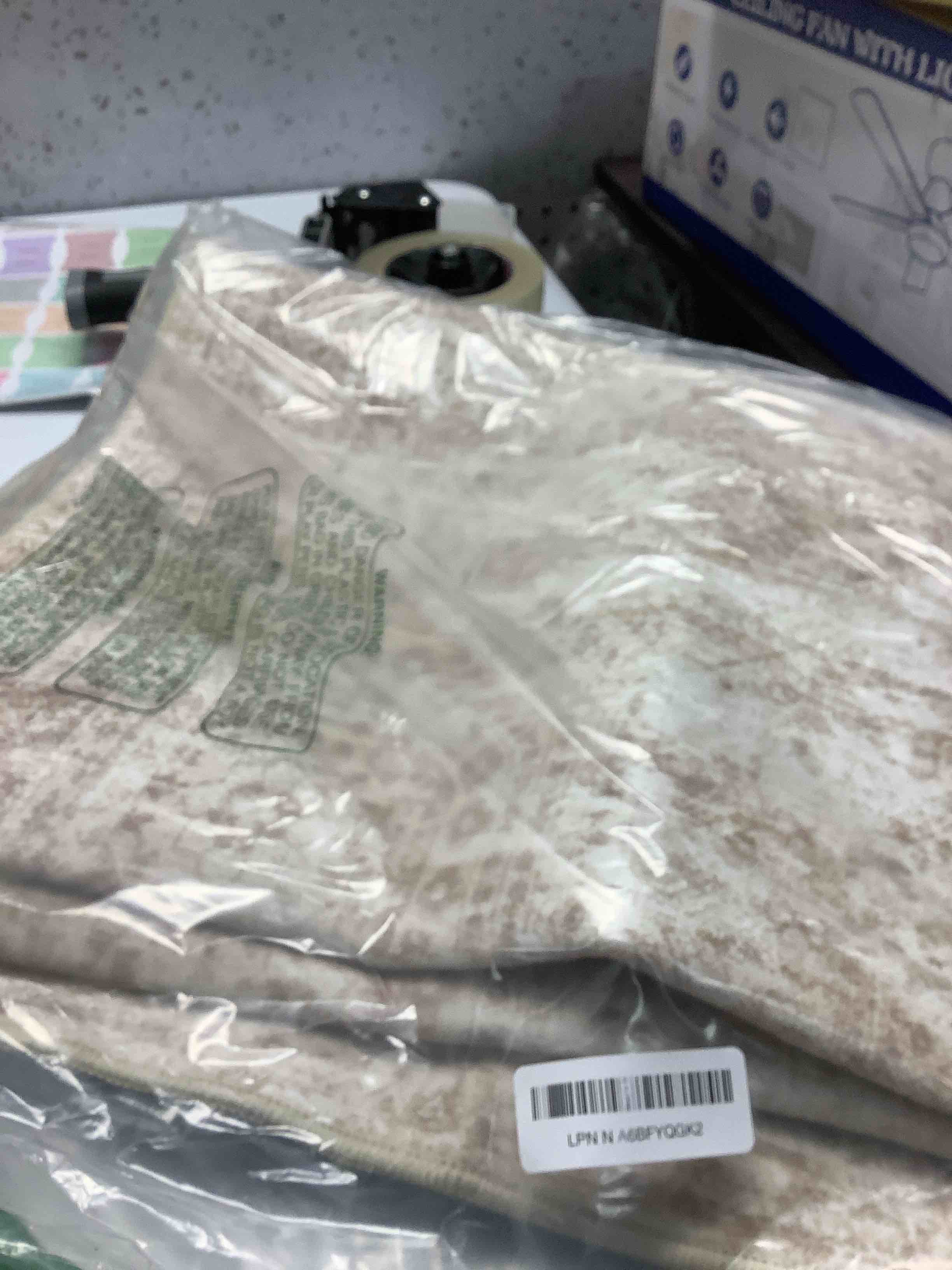 Condition photo showing Good Condition for 3x5 Rug, Small Area Rug for Kitchen, Entryway, Machine Washable Non-Slip Throw Rug, Vintage Carpet for Nursery Coffee Table Beige Beige 3' x 5' (Rectangular)