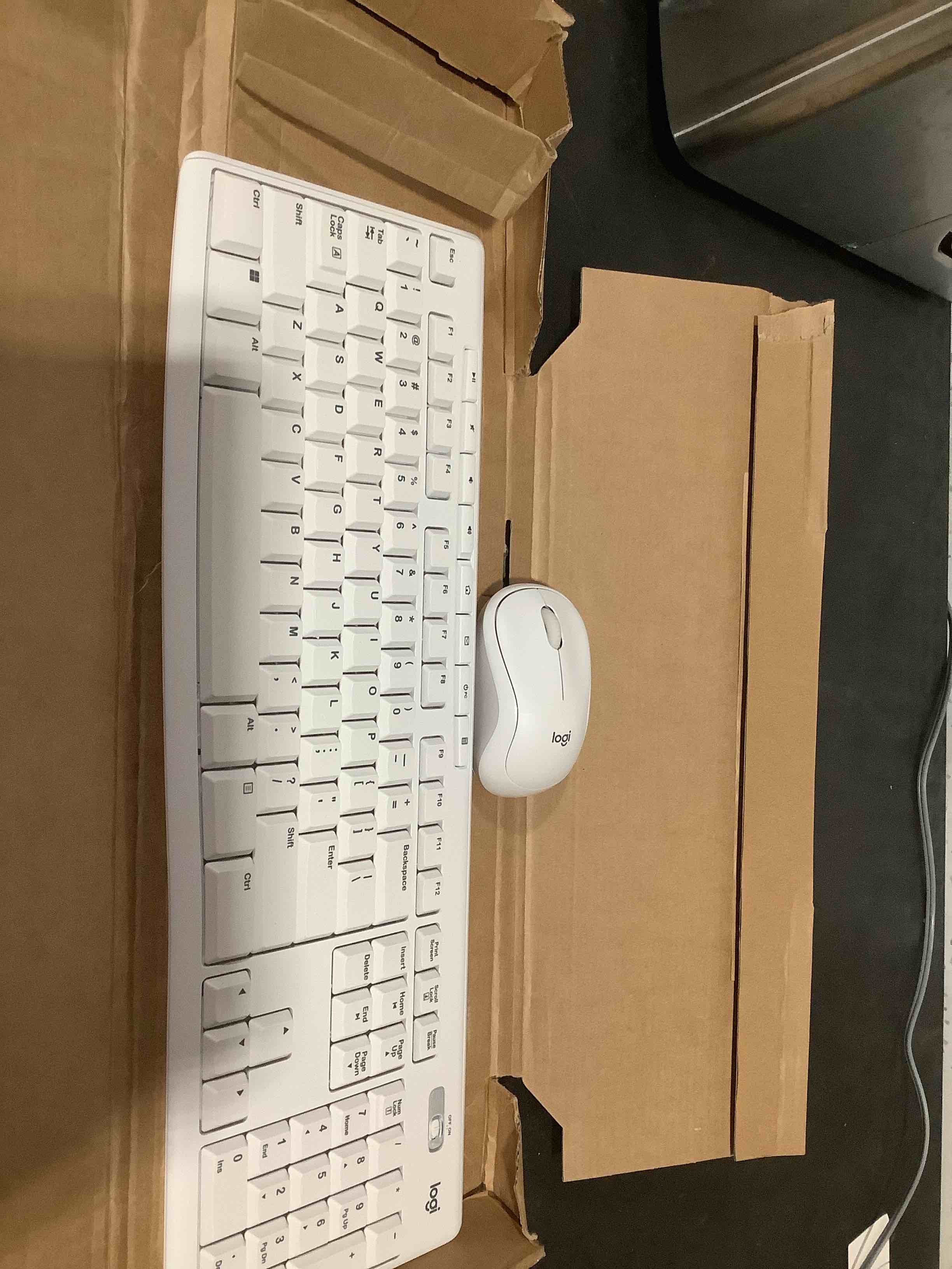 https://s3.amazonaws.com/lotting-images-prod/NKYBargainOutlett/TEA3735926_1776525360786.jpeg