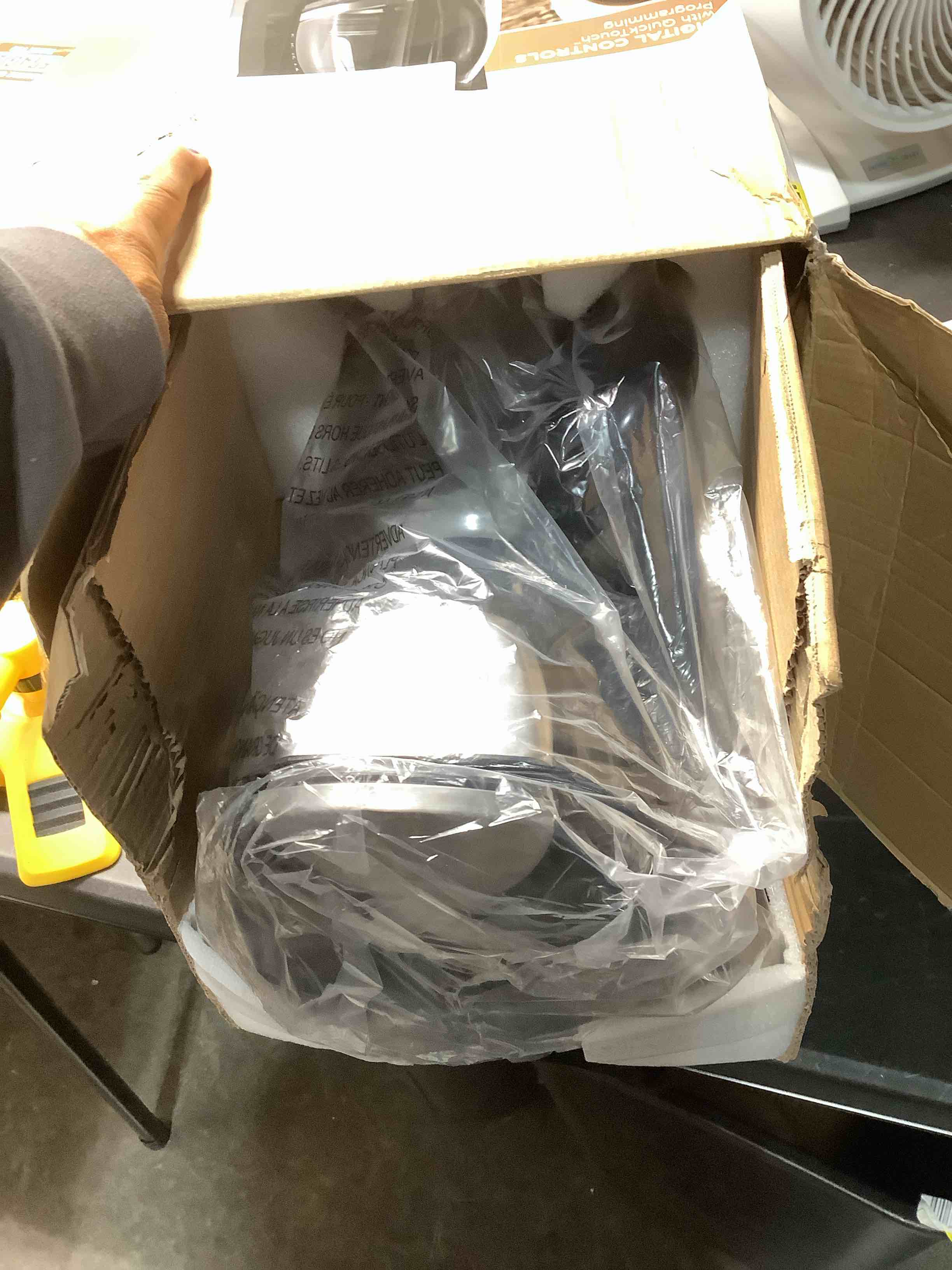 https://s3.amazonaws.com/lotting-images-prod/NKYBargainOutlett/TEA3904013_1777482743038.jpeg