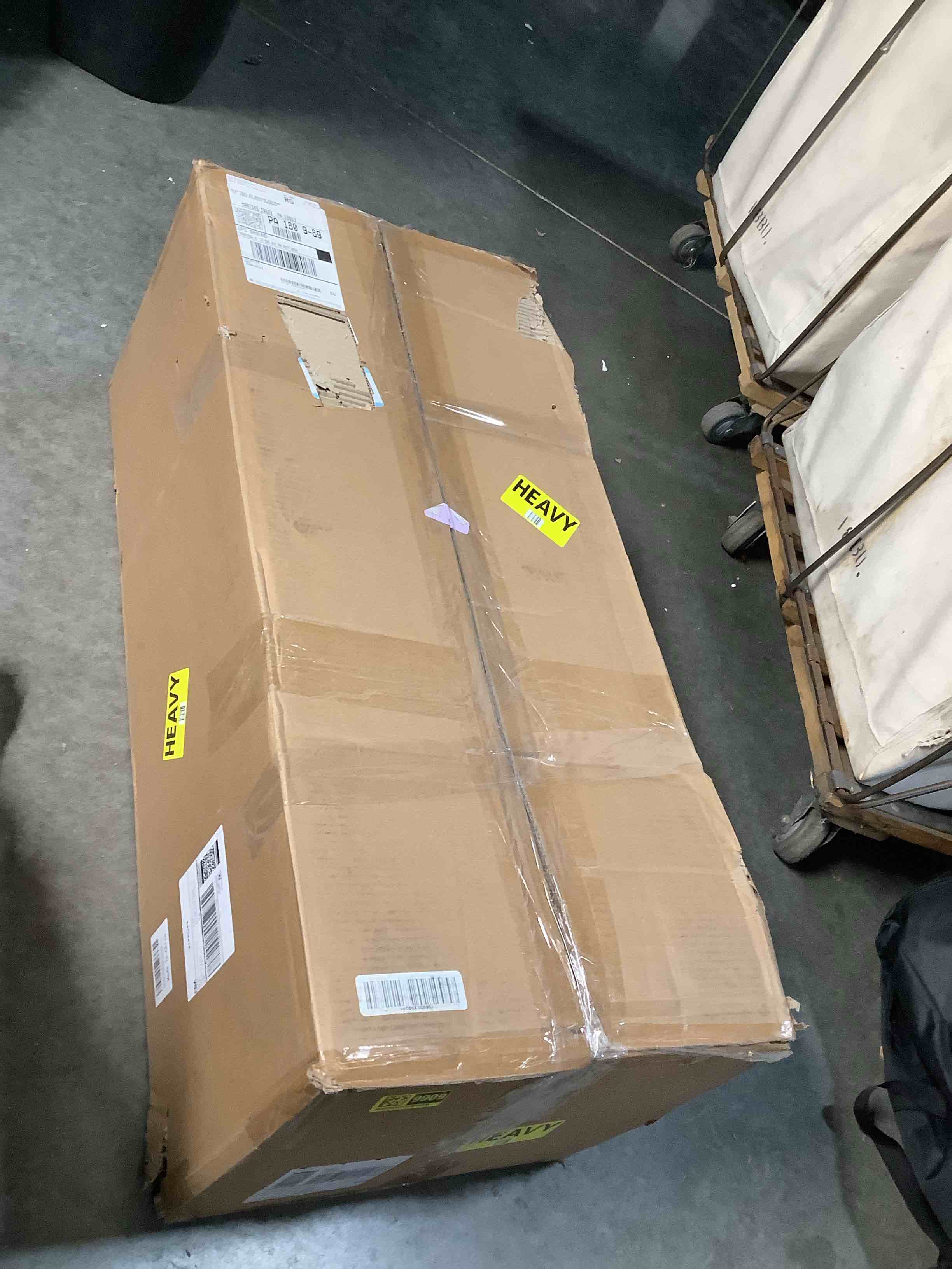 https://s3.amazonaws.com/lotting-images-prod/NKYBargainOutlett/TEA3904034_1777404671012.jpeg
