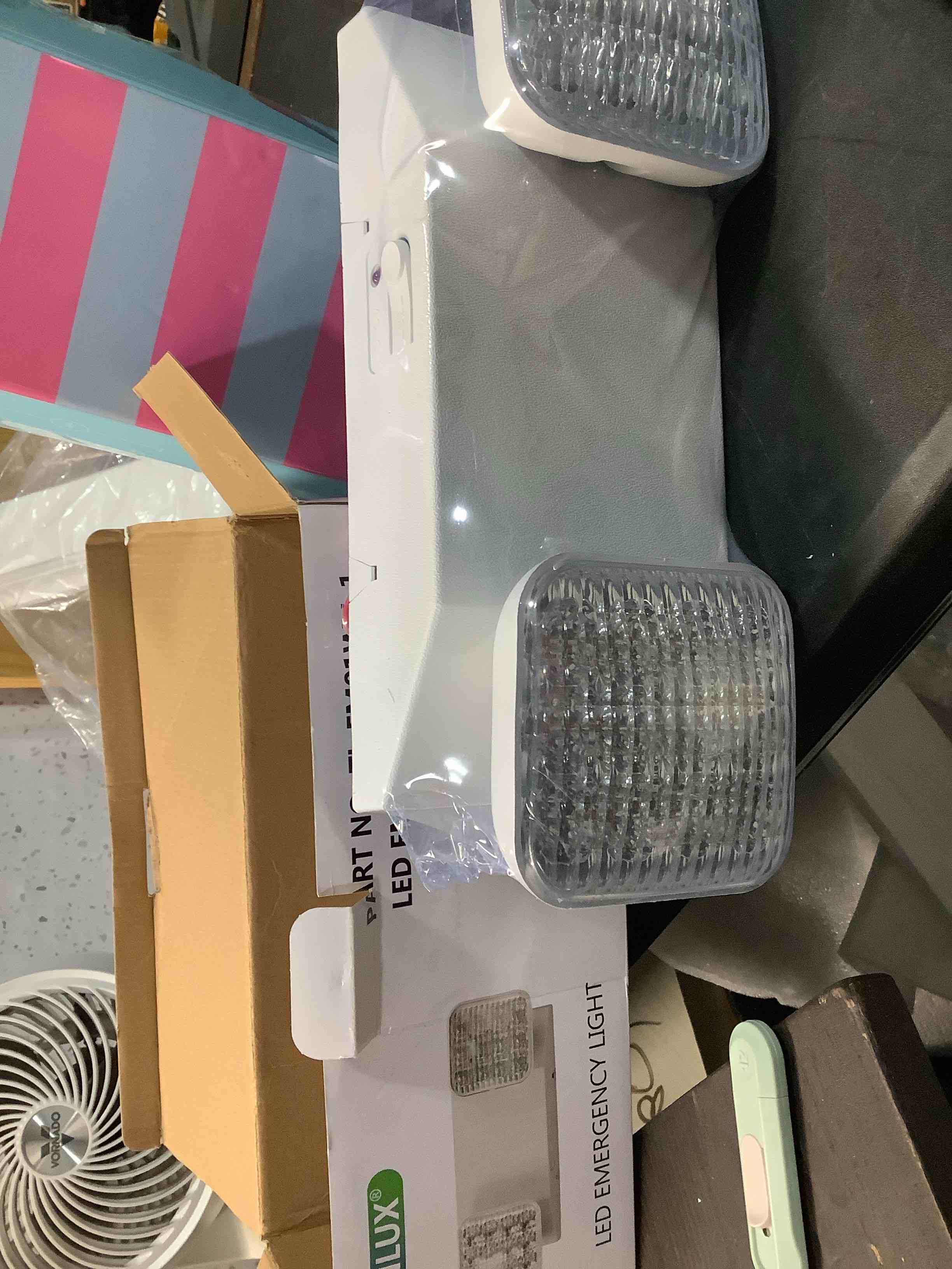 https://s3.amazonaws.com/lotting-images-prod/NKYBargainOutlett/TEA3904088_1777576296009.jpeg