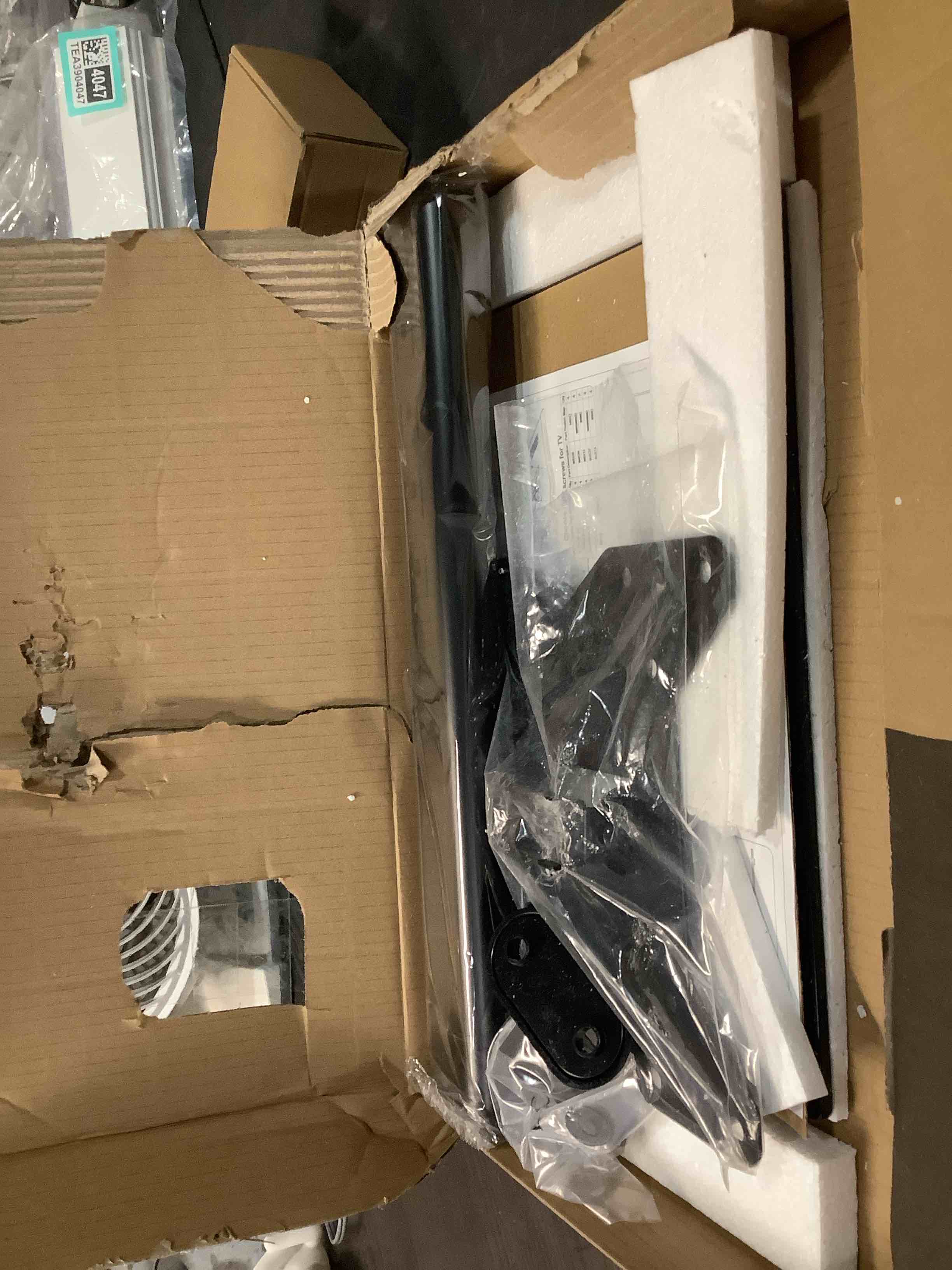 https://s3.amazonaws.com/lotting-images-prod/NKYBargainOutlett/TEA3904095_1777575595845.jpeg