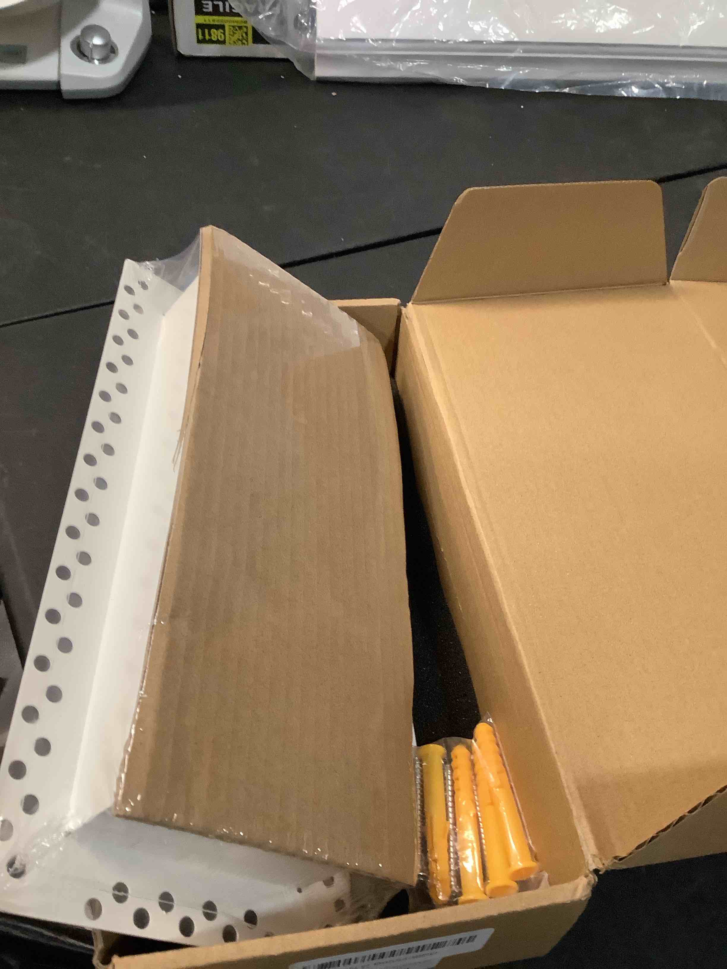 https://s3.amazonaws.com/lotting-images-prod/NKYBargainOutlett/TEA3904096_1777575802361.jpeg