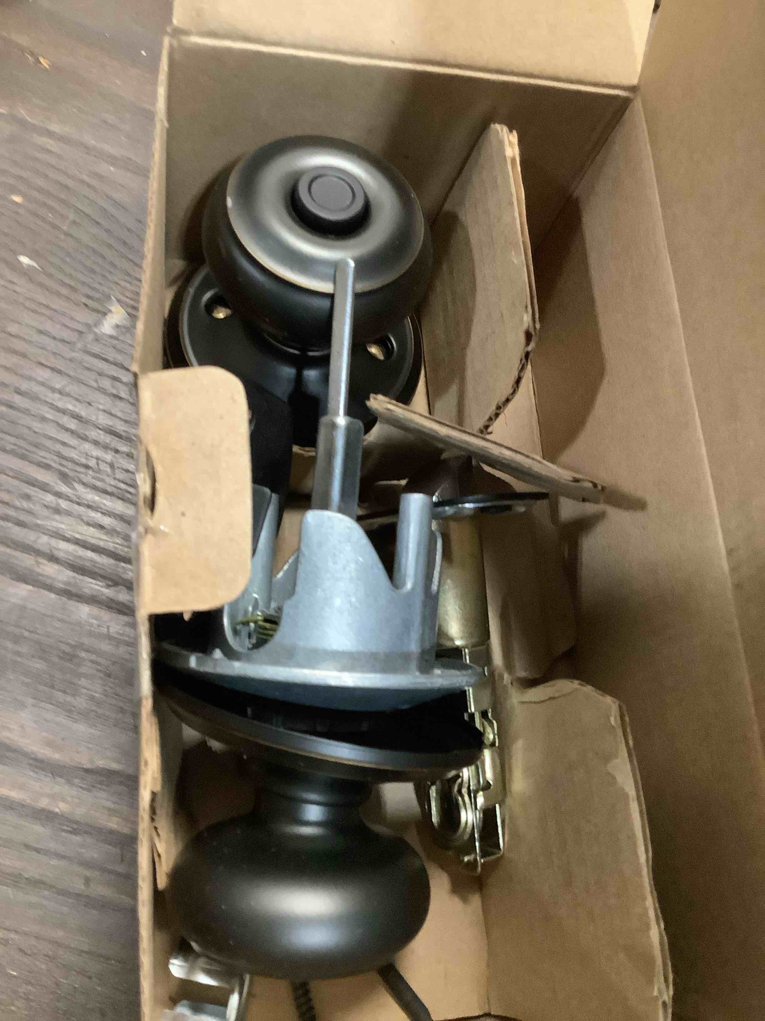 https://s3.amazonaws.com/lotting-images-prod/NKYBargainOutlett/TEA3904108_1777648279097.jpeg
