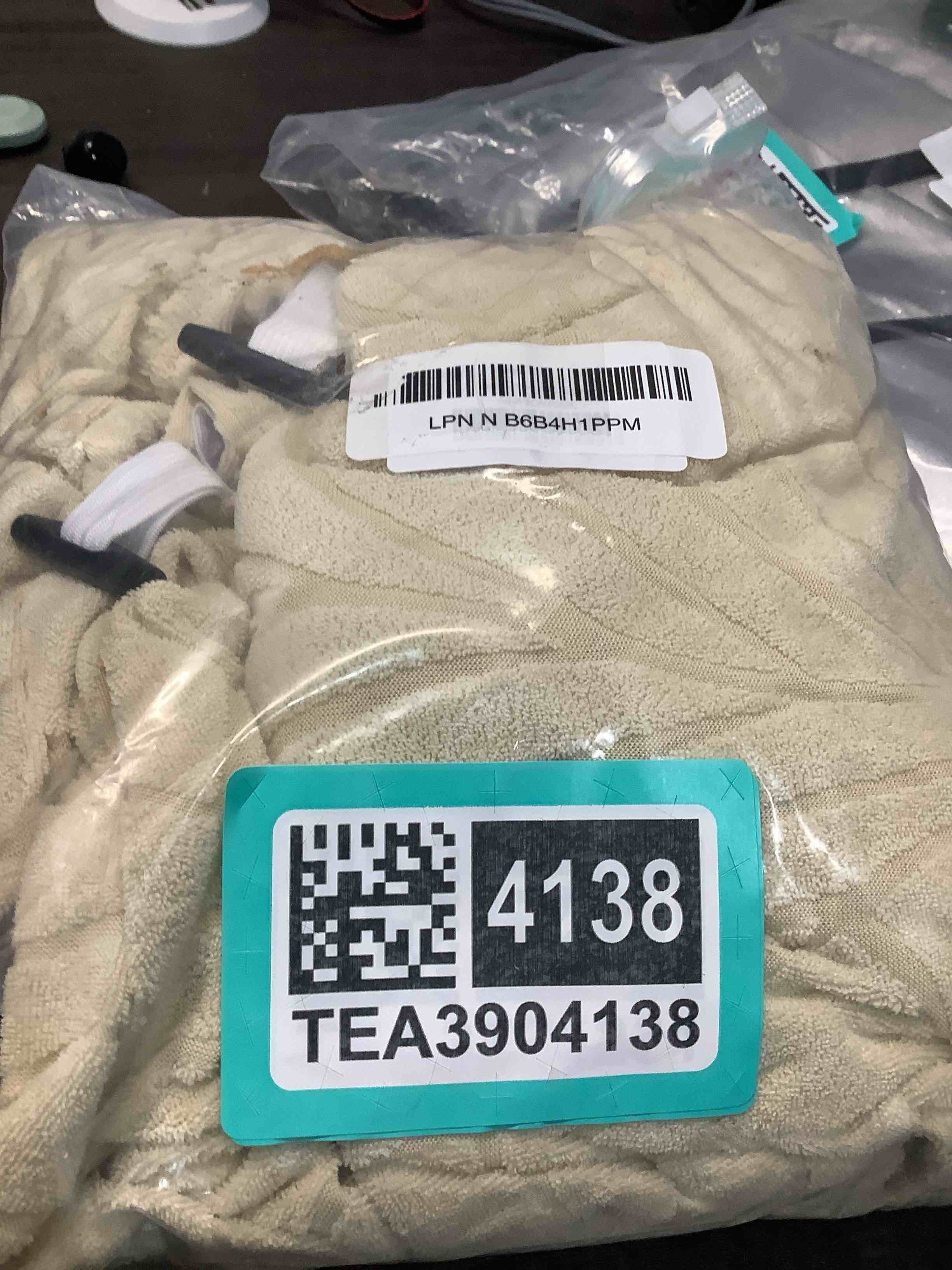 https://s3.amazonaws.com/lotting-images-prod/NKYBargainOutlett/TEA3904138_1777742200629.jpeg
