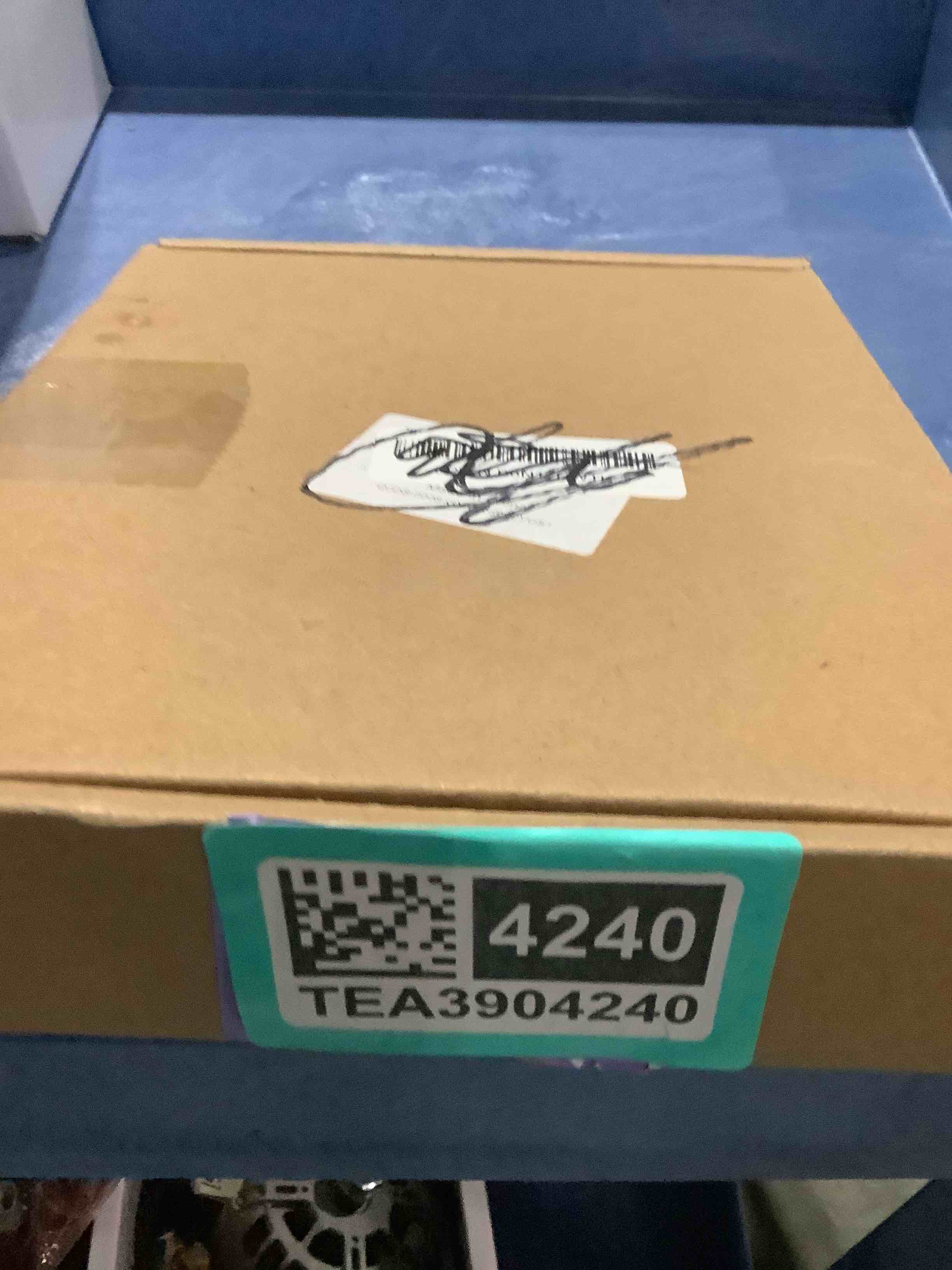 https://s3.amazonaws.com/lotting-images-prod/NKYBargainOutlett/TEA3904240_1777992759447.jpeg