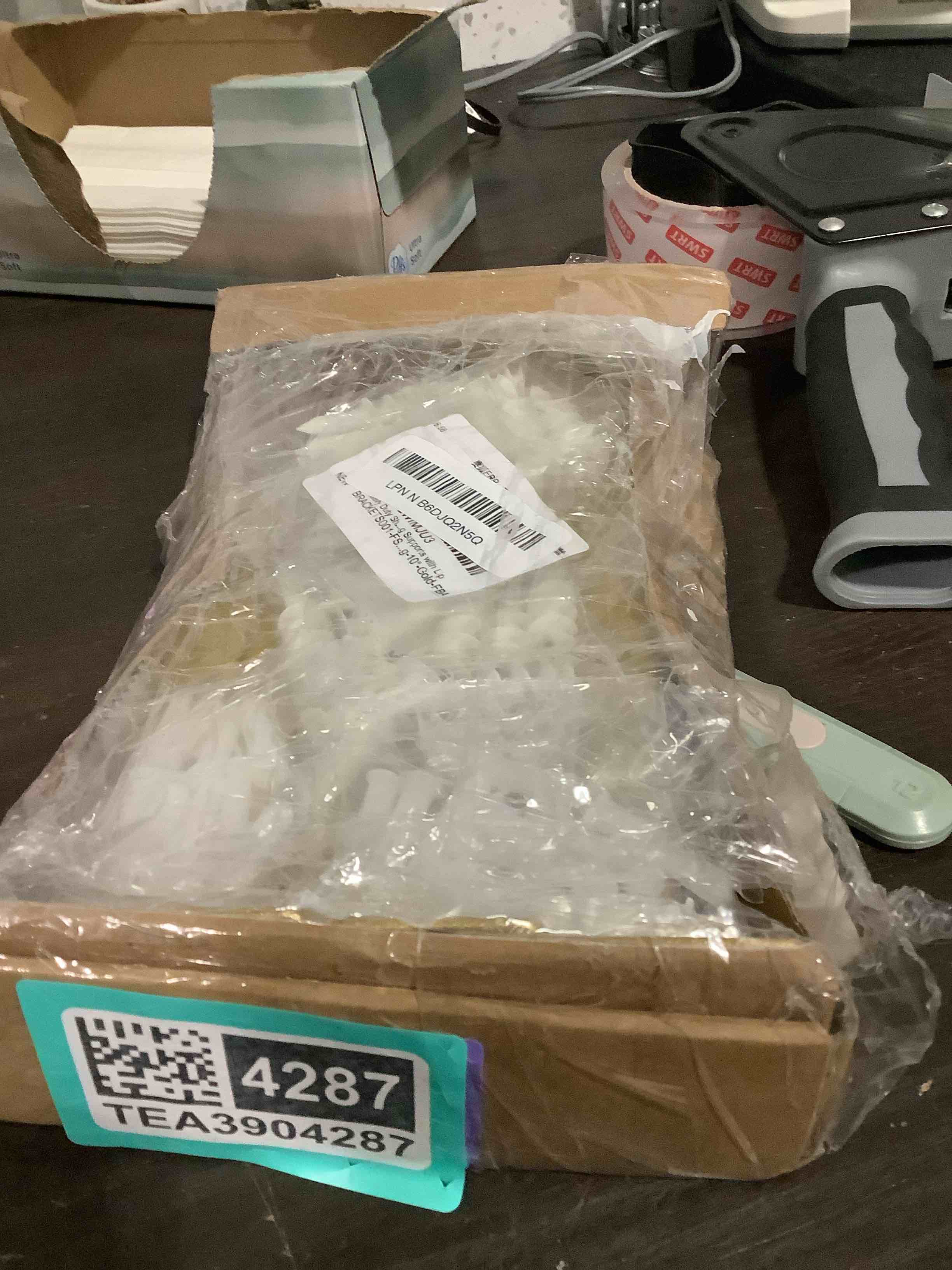 https://s3.amazonaws.com/lotting-images-prod/NKYBargainOutlett/TEA3904287_1777994752506.jpeg