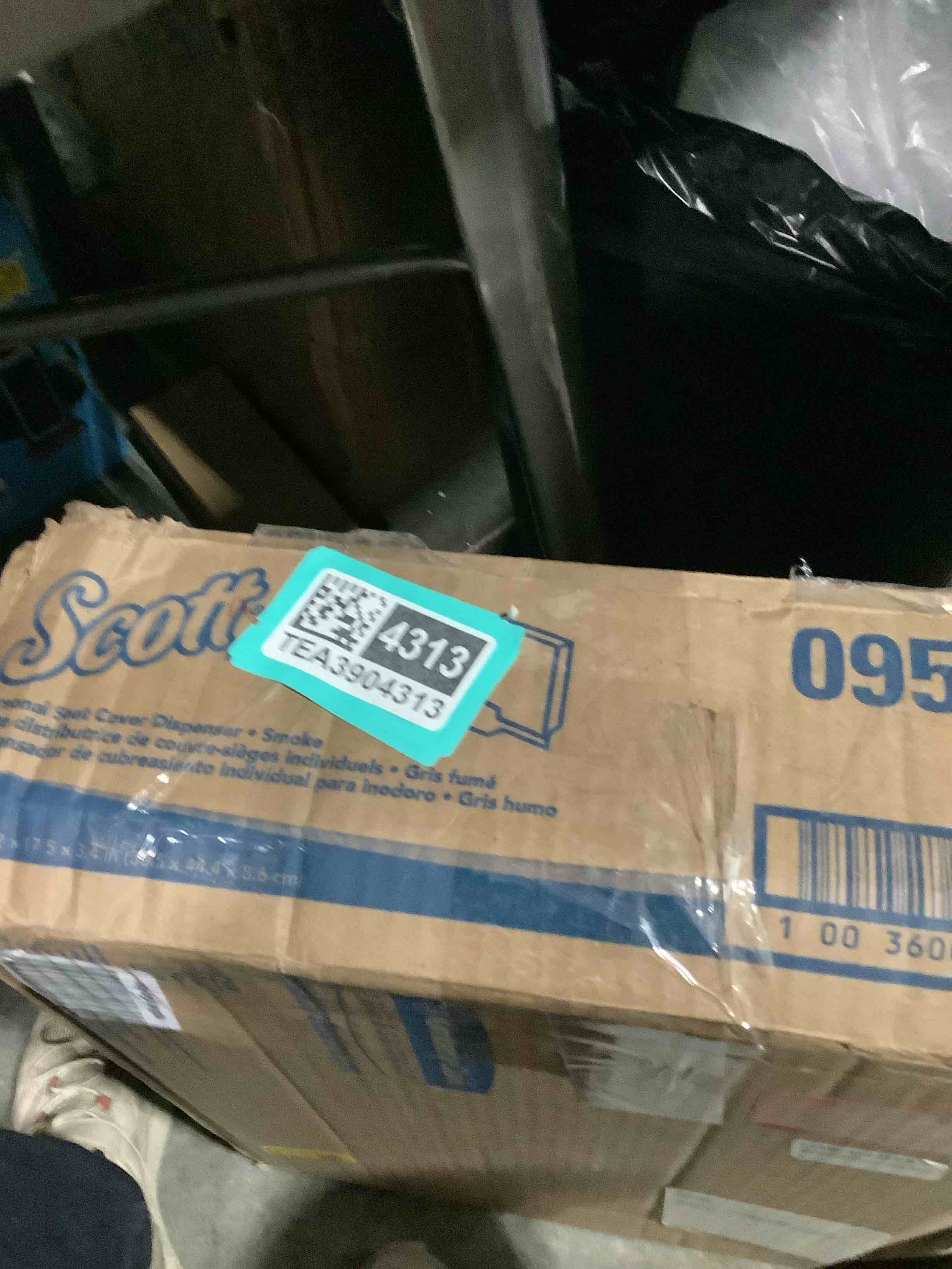https://s3.amazonaws.com/lotting-images-prod/NKYBargainOutlett/TEA3904313_1778008576129.jpeg