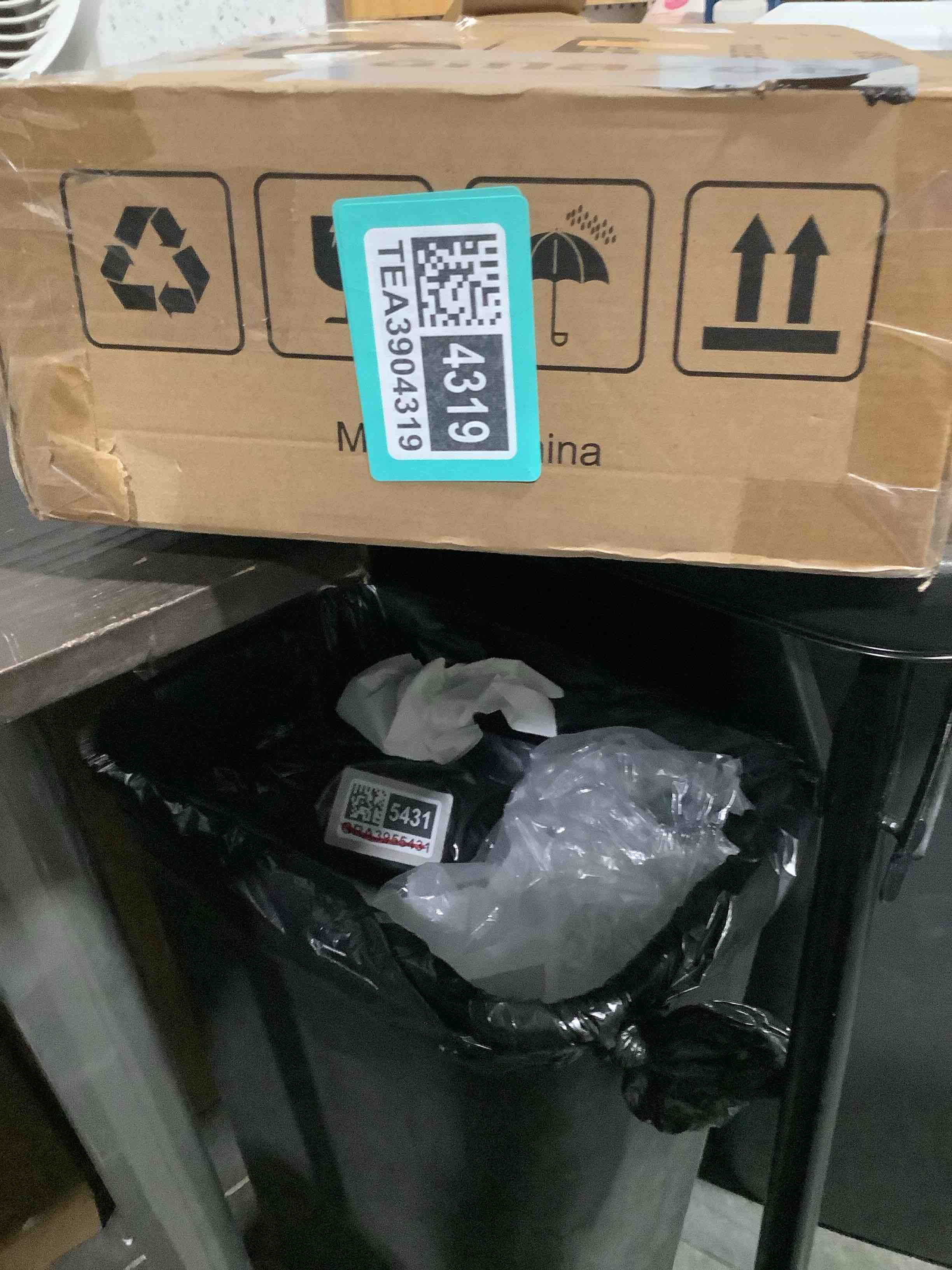 https://s3.amazonaws.com/lotting-images-prod/NKYBargainOutlett/TEA3904319_1778010114781.jpeg