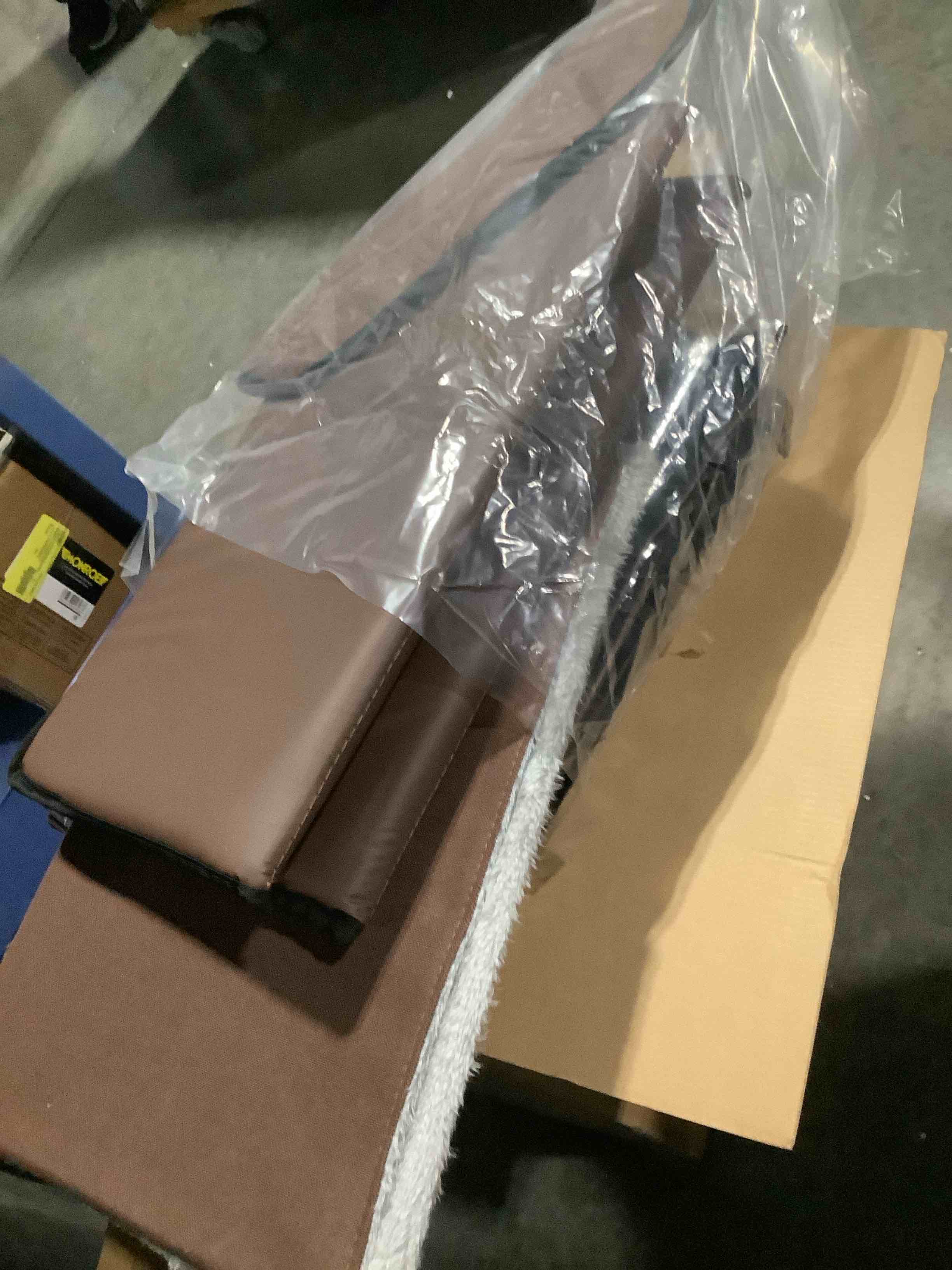 https://s3.amazonaws.com/lotting-images-prod/NKYBargainOutlett/TEA3904327_1778014205041.jpeg