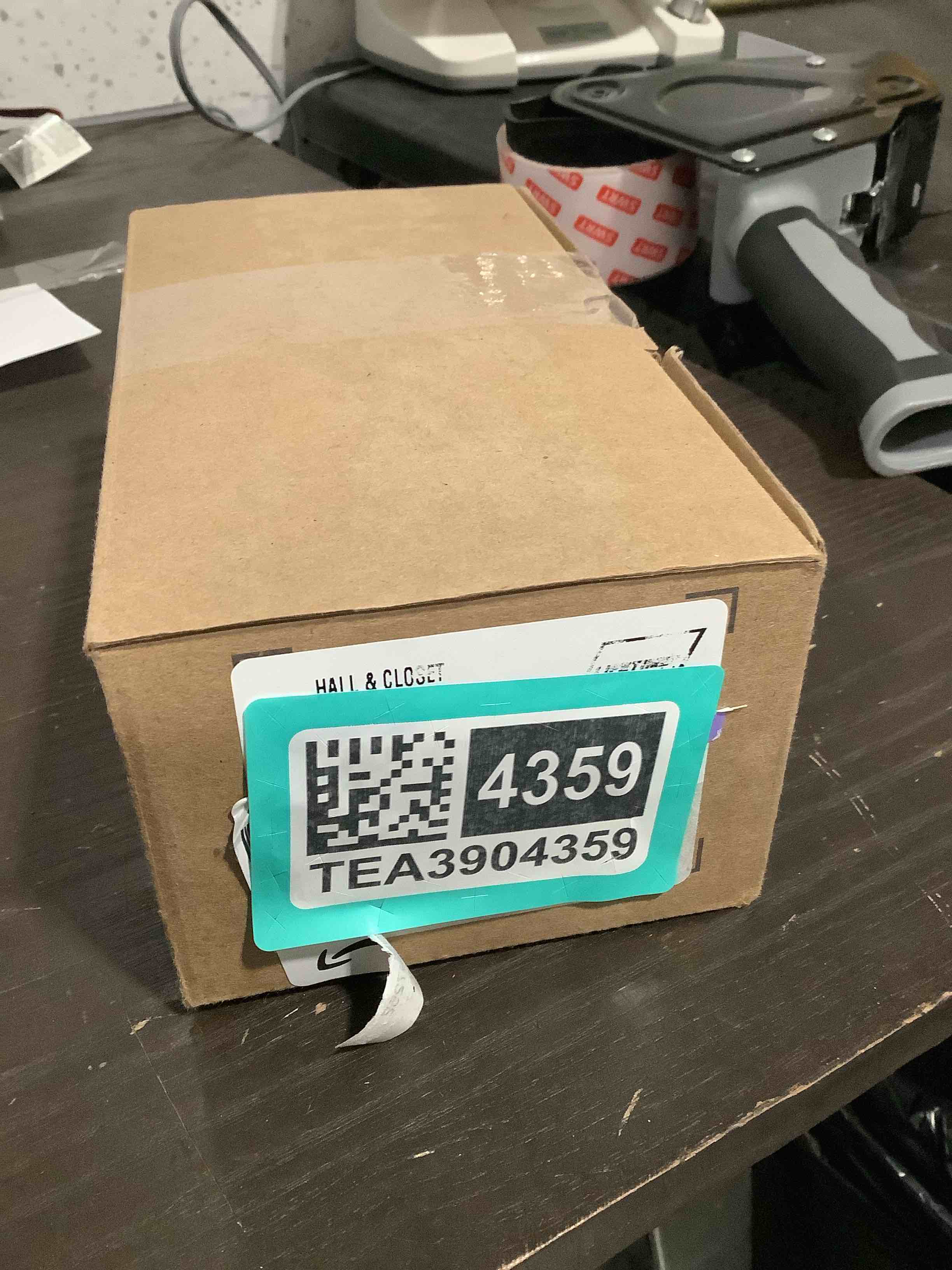 https://s3.amazonaws.com/lotting-images-prod/NKYBargainOutlett/TEA3904359_1778081310833.jpeg