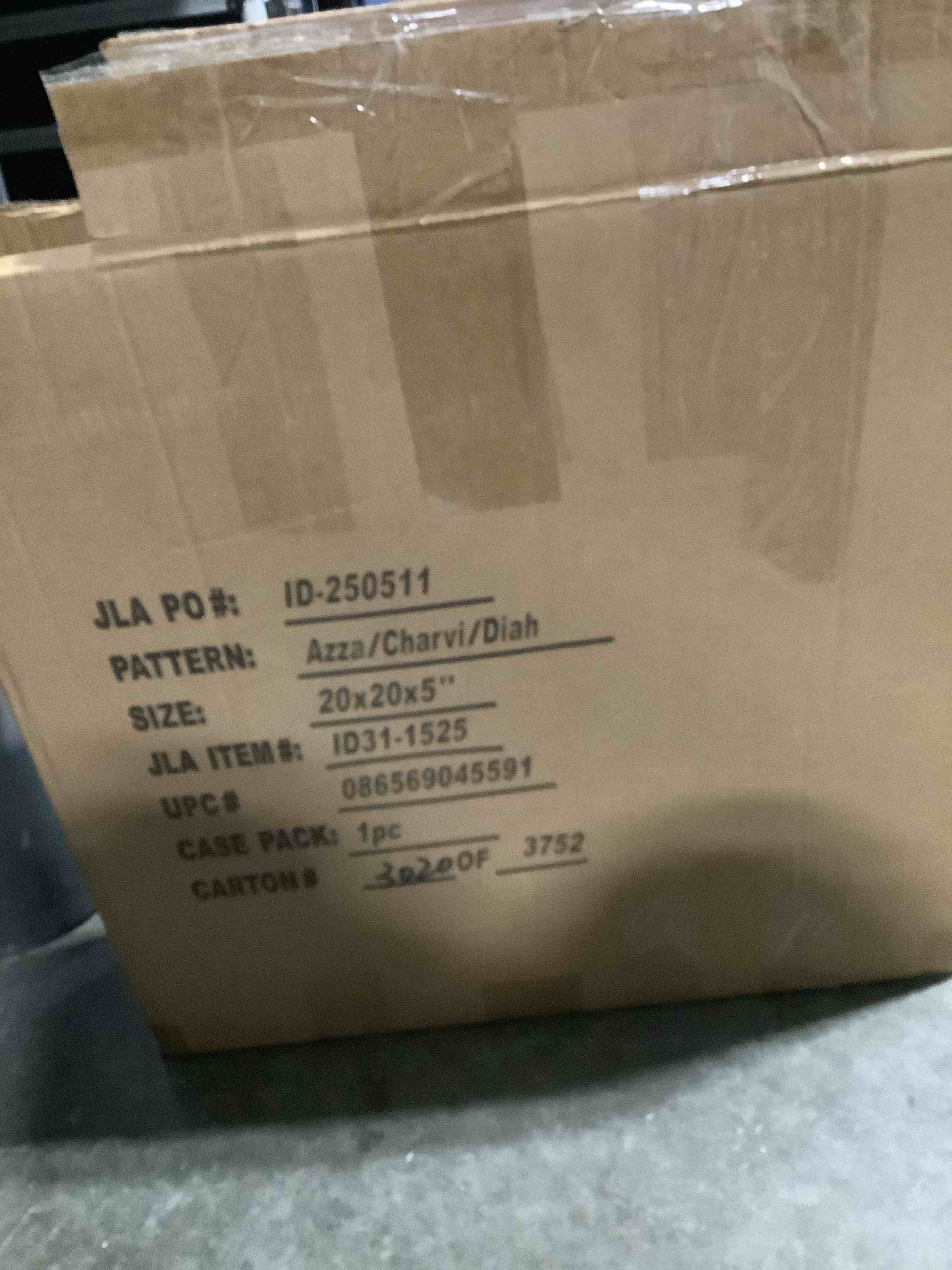 https://s3.amazonaws.com/lotting-images-prod/NKYBargainOutlett/TEA3904565_1778344301225.jpeg