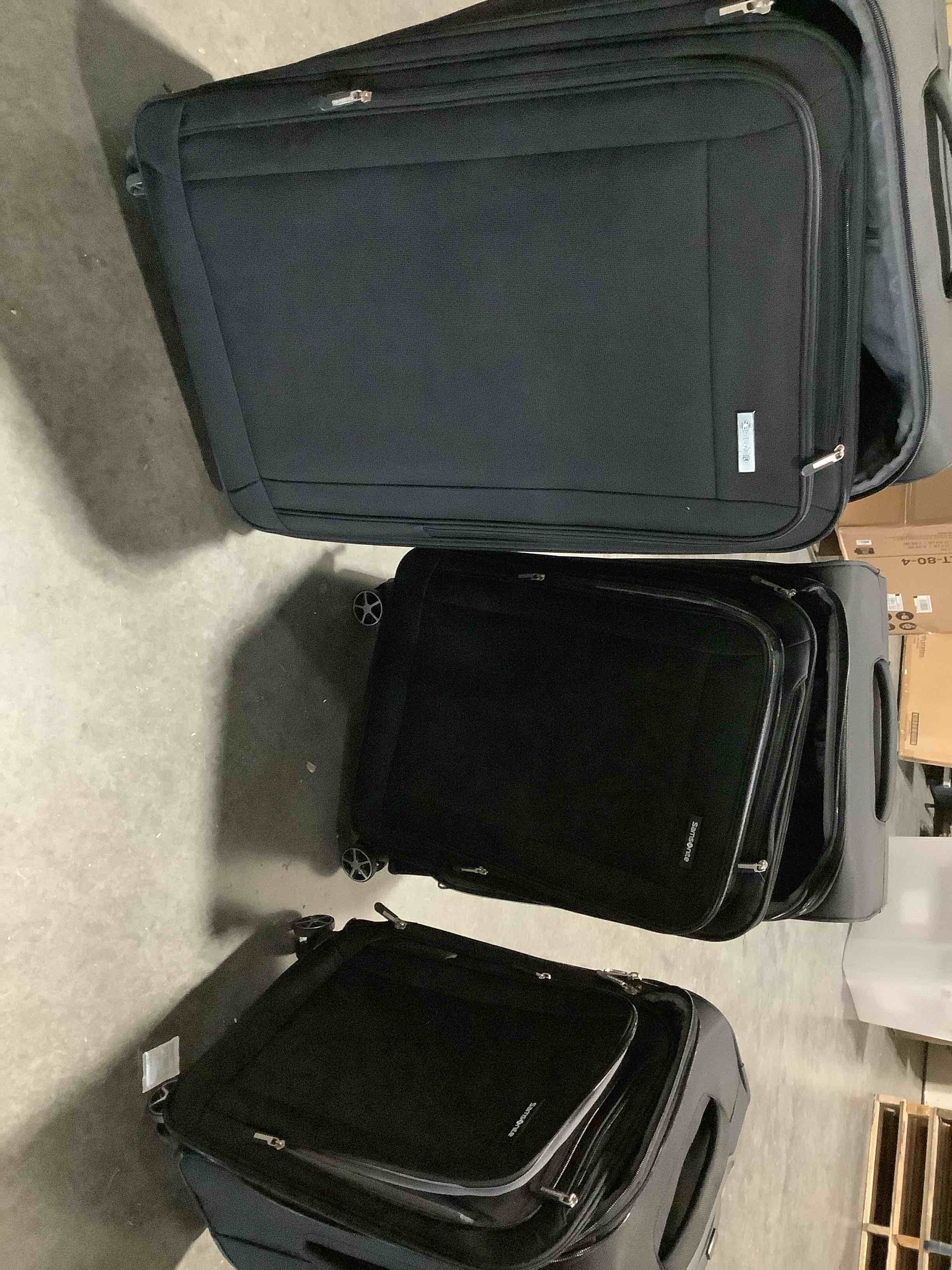 https://s3.amazonaws.com/lotting-images-prod/NKYBargainOutlett/TEA3904701_1778773174434.jpeg