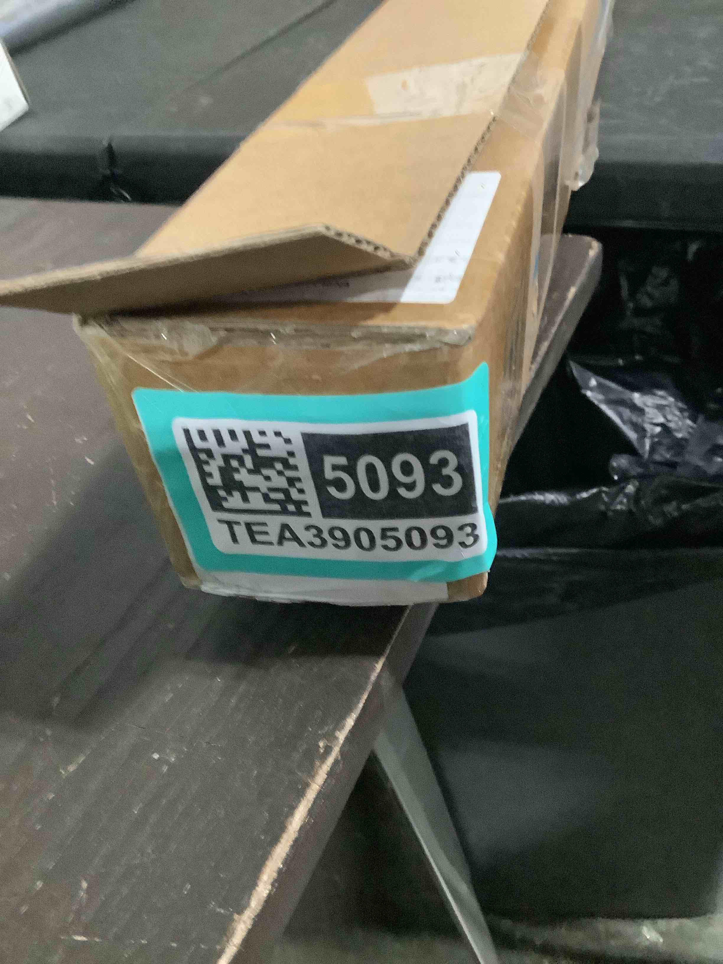 https://s3.amazonaws.com/lotting-images-prod/NKYBargainOutlett/TEA3905093_1779894845630.jpeg