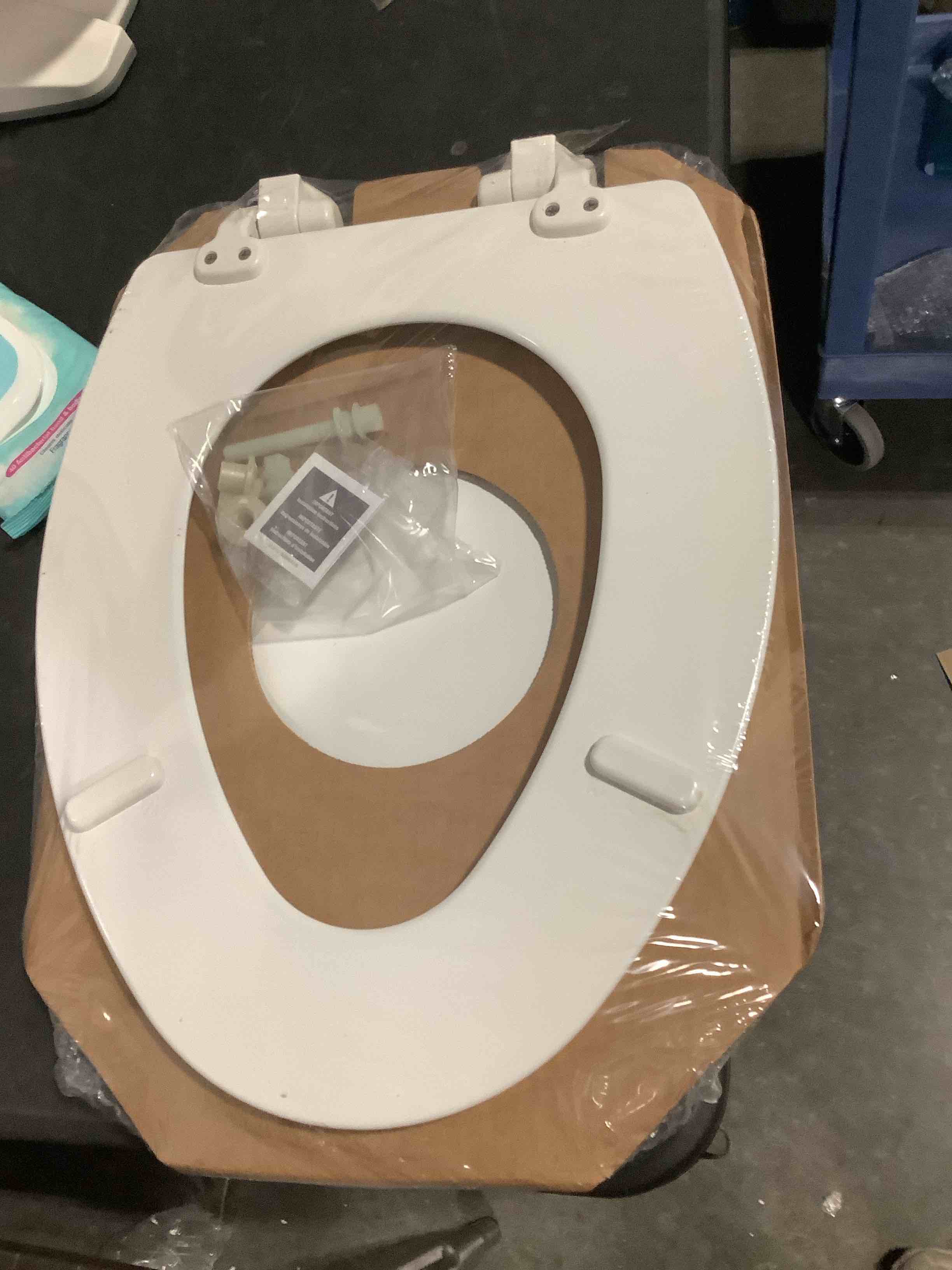 Condition photo showing New/Like New for mayfair linden slow close toilet seat, non slip heavy duty wood, easy install, elongated, white elongated traditional hinge