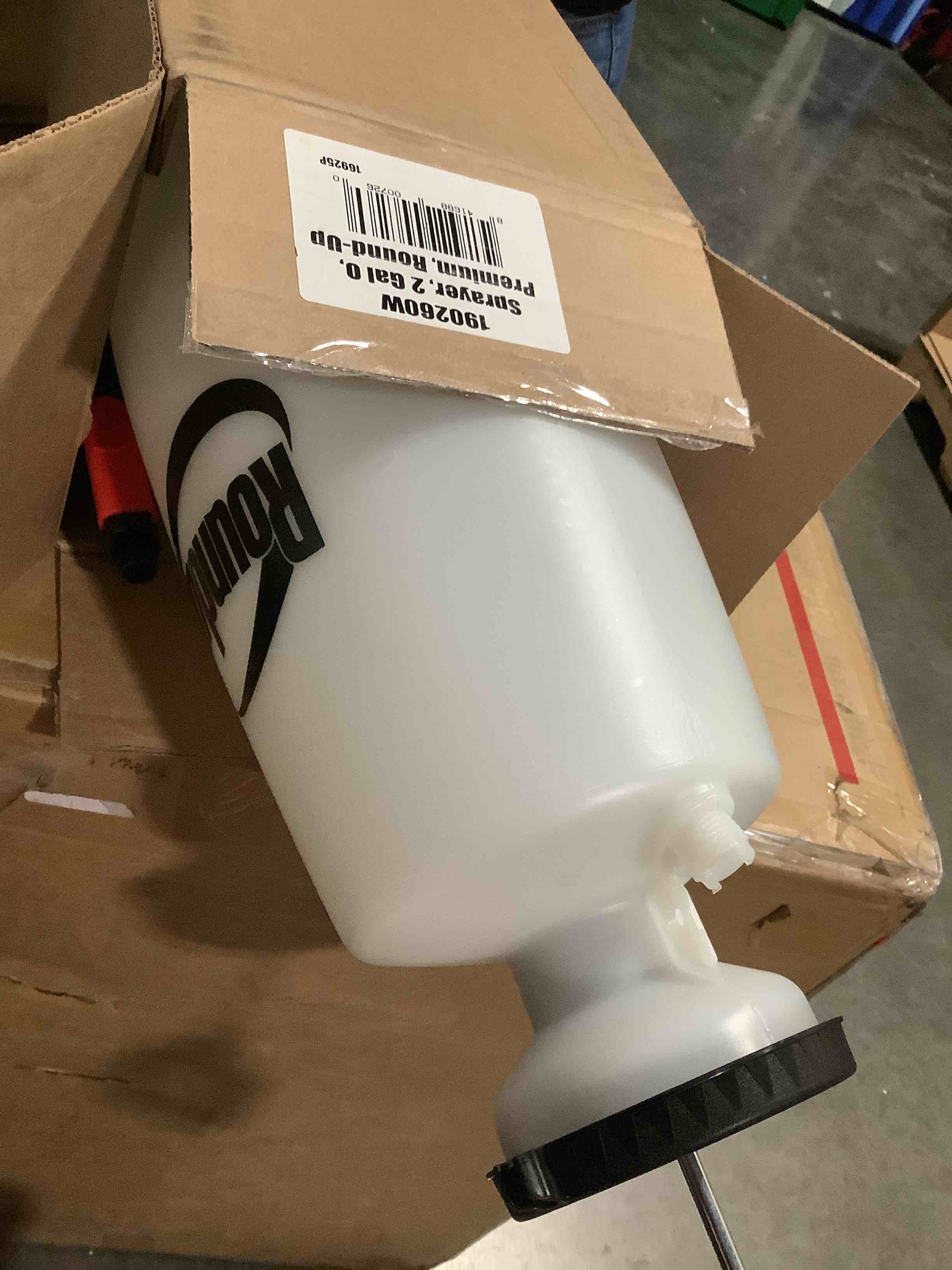 Condition photo showing Good Condition for roundup 190260 2-gallon lawn and garden sprayer for controlling insects and weeds or cleaning decks and siding 2 gallon sprayer