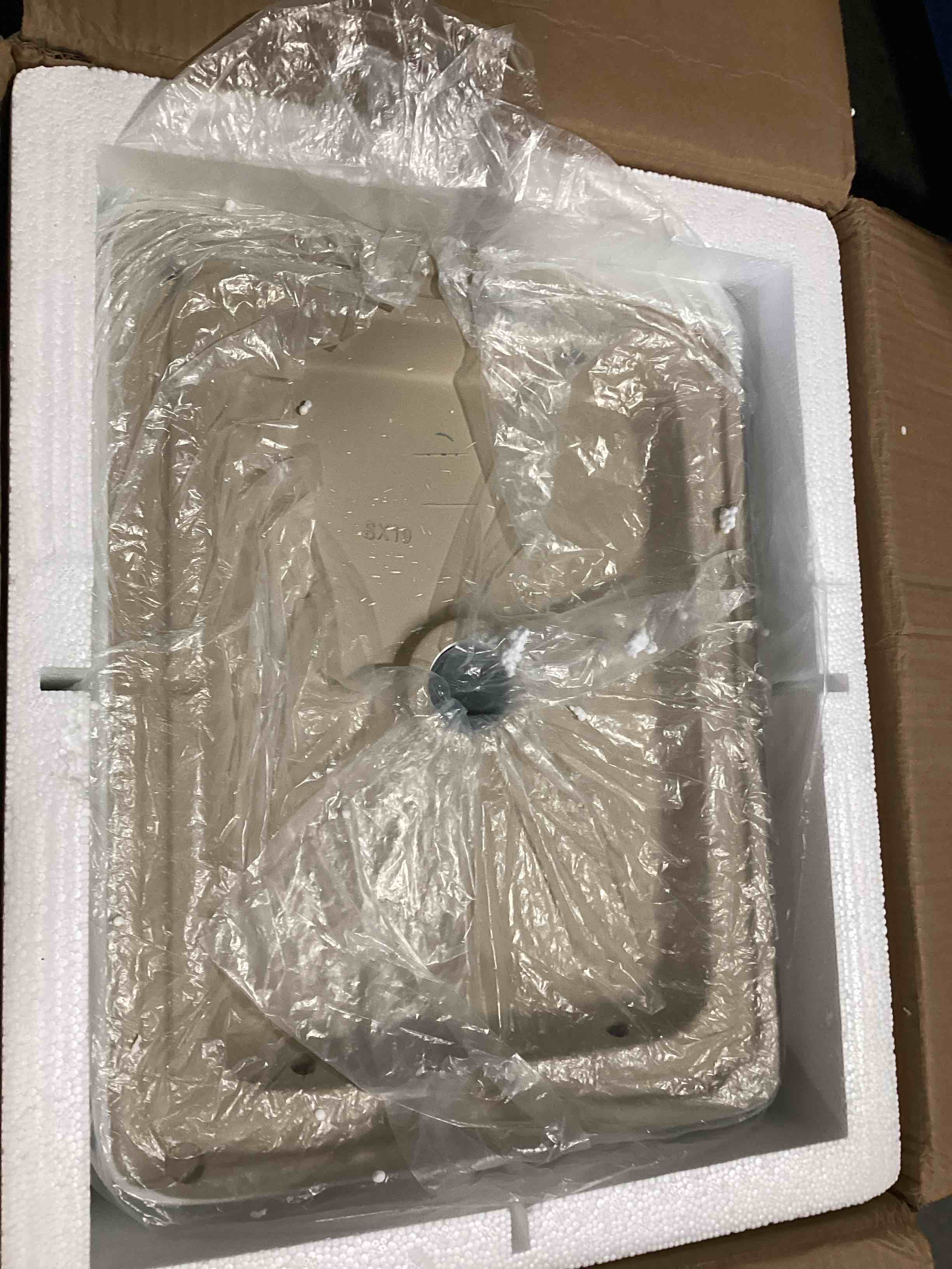 Condition photo showing Good Condition for vevor rectangle vessel sink, 19" x 14.7" countertop, white ceramic above counter, modern style, bright and elegant, well-packaged for bathroom, hotel, toilet, rv 19" x 14.7" rectangle