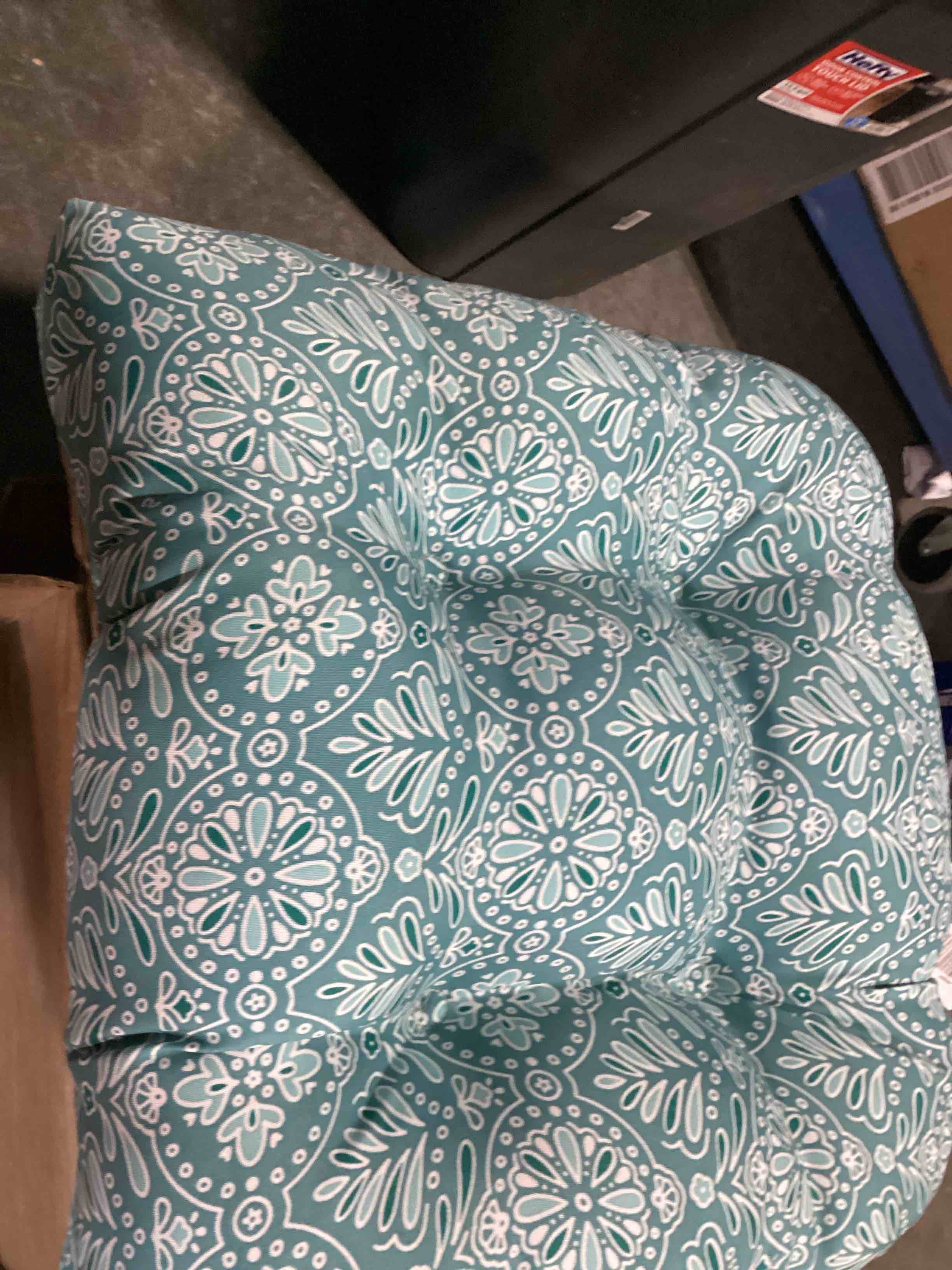 https://s3.amazonaws.com/lotting-images-prod/NKYBargainOutlett/TEA3905885_1781544386007.jpeg
