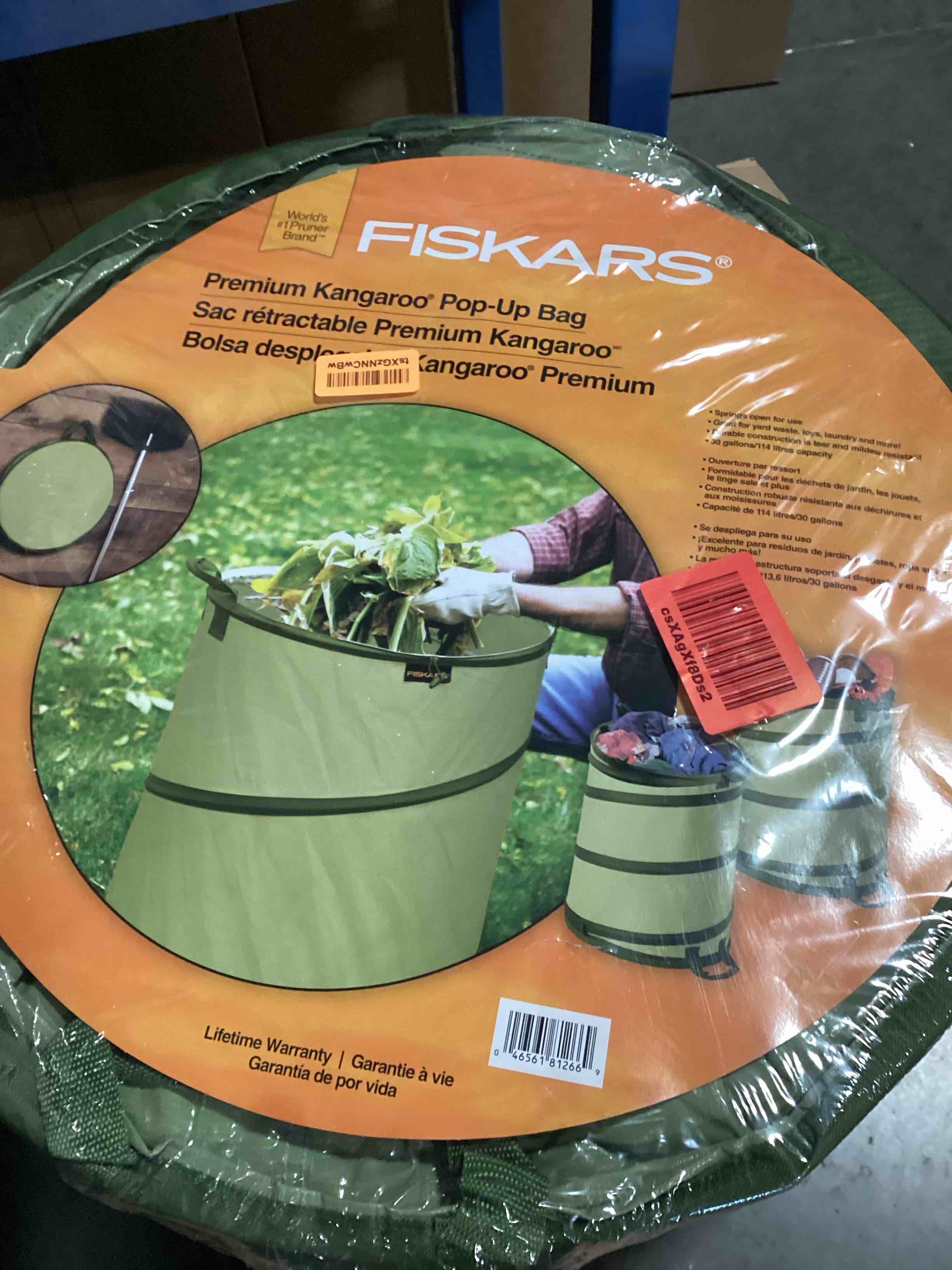 Condition photo showing New/Like New for fiskars kangaroo collapsible spring up garden bag for yard waste, grass, branches & weeds, tear & mildew resistant vinyl-coated polyester, folds flat to 3 inches for space-saving storage, 30 gallon 1 count (pack of 1)