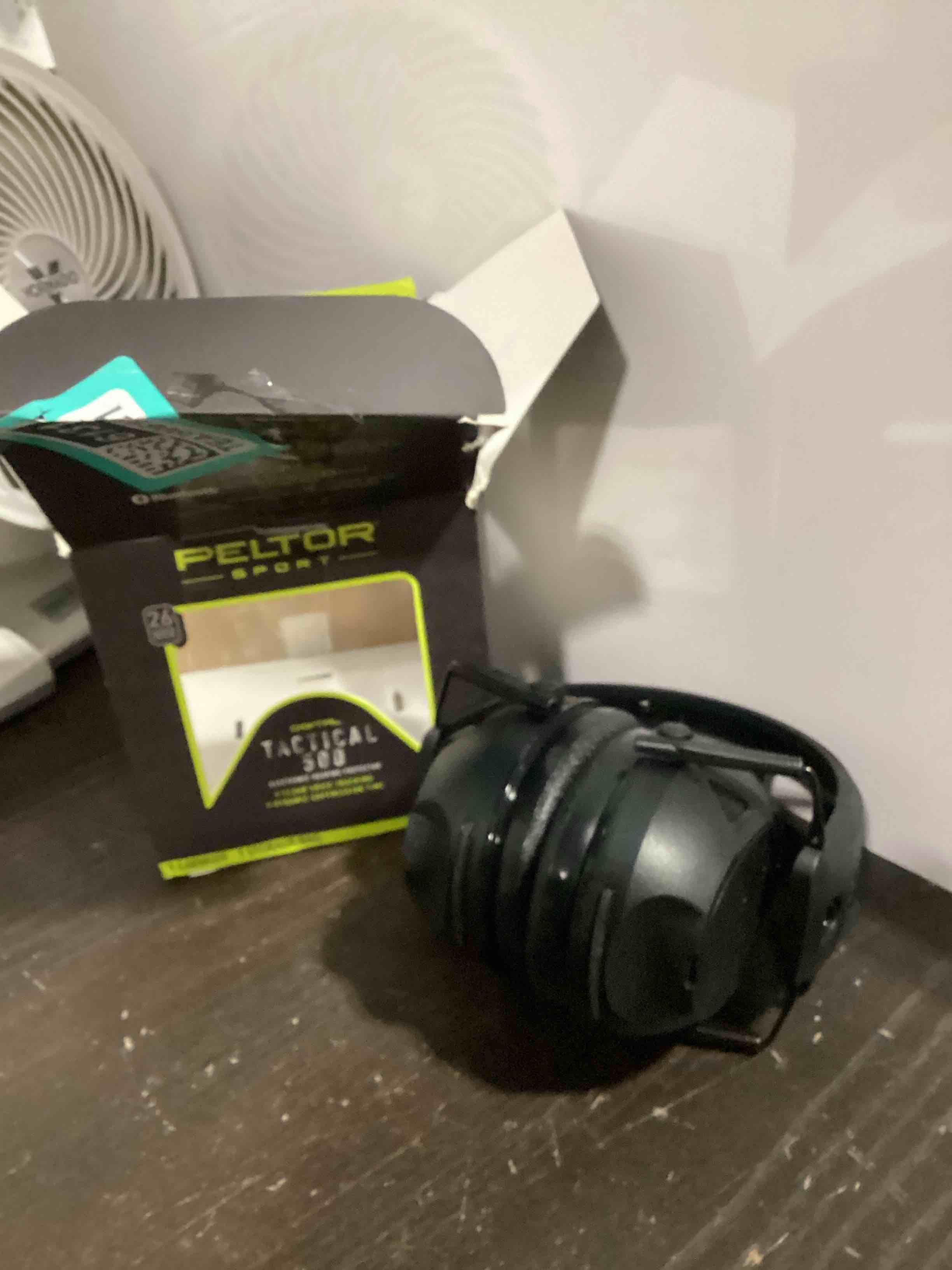 https://s3.amazonaws.com/lotting-images-prod/NKYBargainOutlett/TEA3906131_1781890056521.jpeg