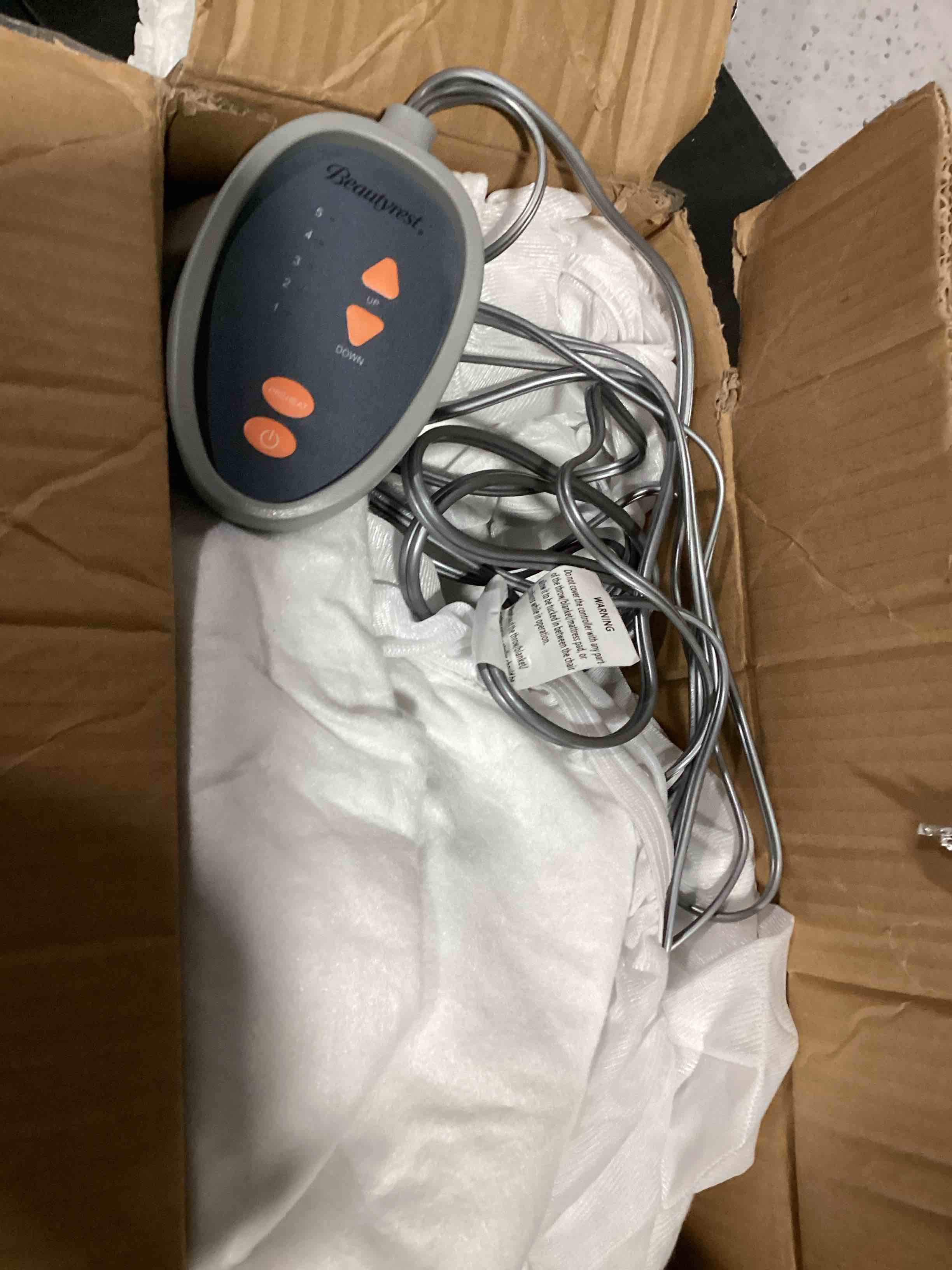 https://s3.amazonaws.com/lotting-images-prod/NKYBargainOutlett/TEA3906221_1782142321357.jpeg