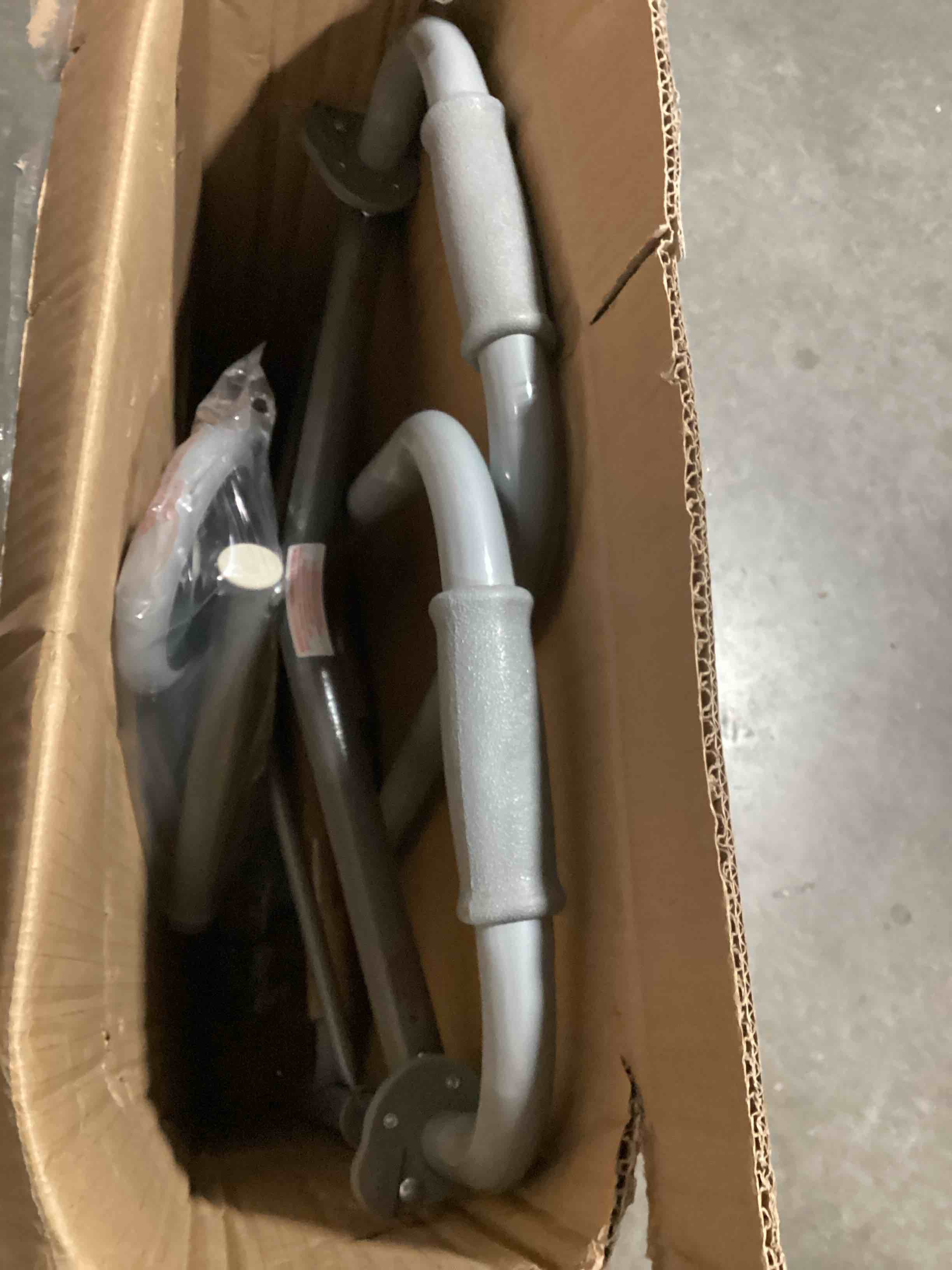 https://s3.amazonaws.com/lotting-images-prod/NKYBargainOutlett/TEA3906249_1782226253407.jpeg