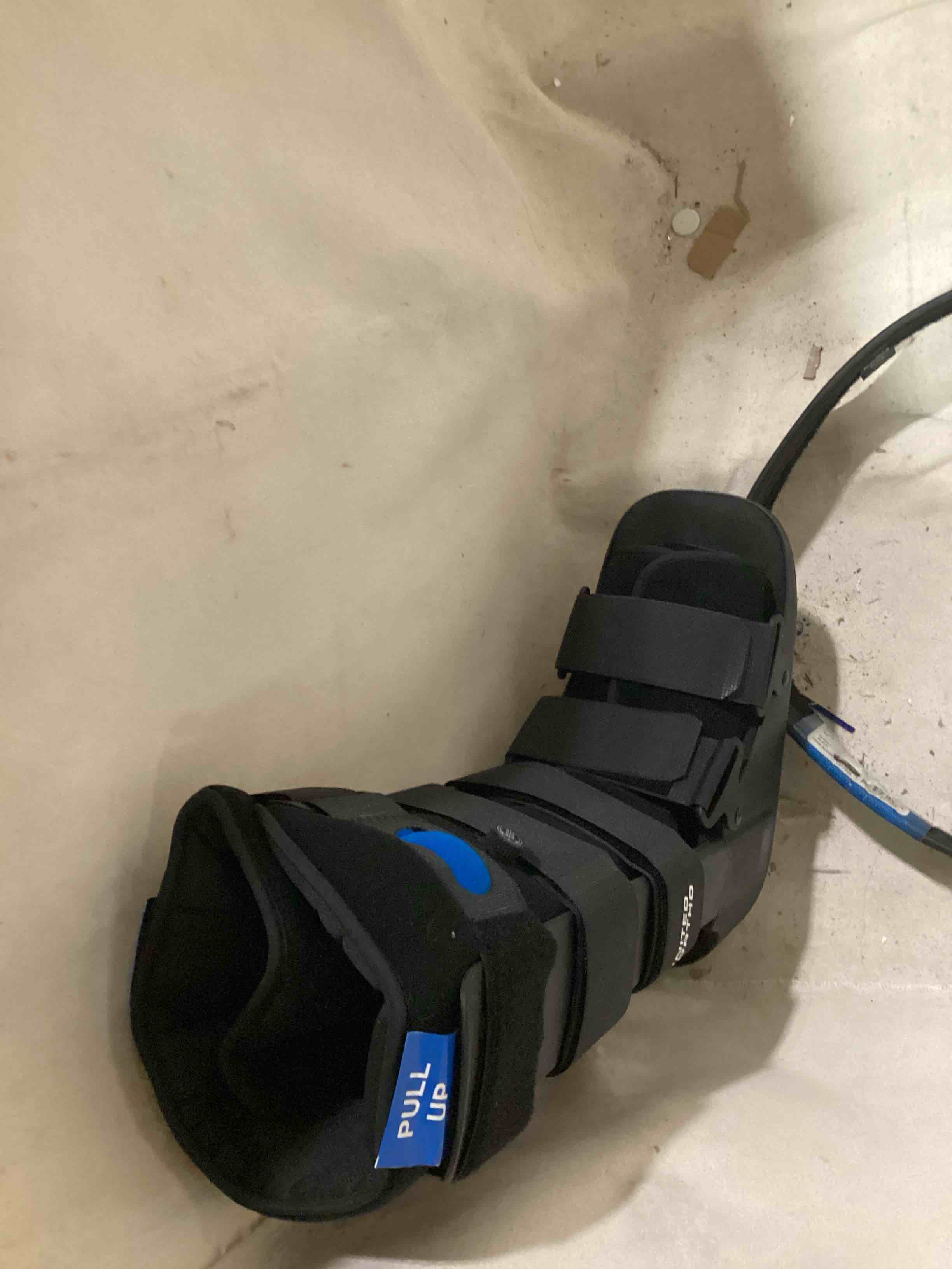 Condition photo showing New/Like New for united ortho air cam walker fracture boot, medium, black medium (pack of 1) black
