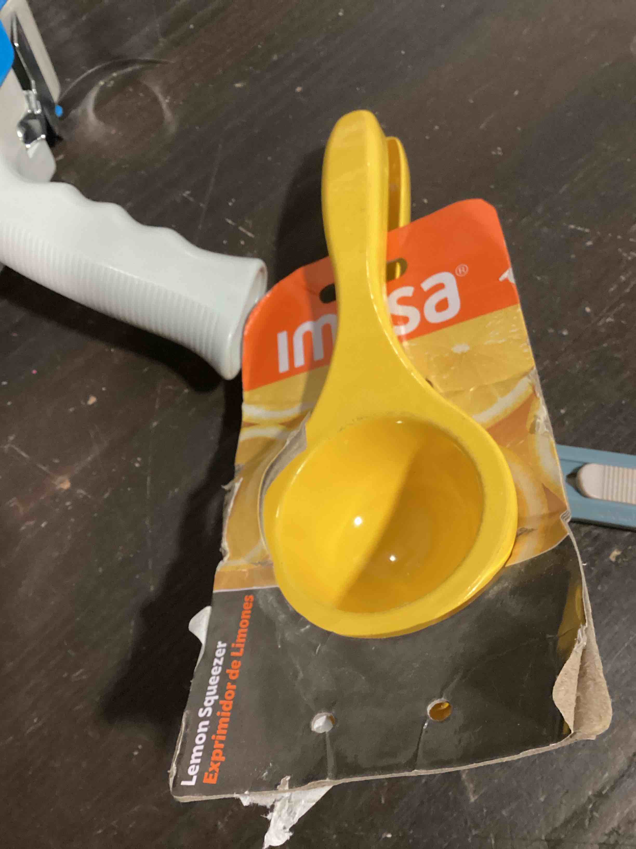 Condition photo showing Good Condition for imusa lime or lemon manual squeezer, citrus juicer for max extraction, yellow