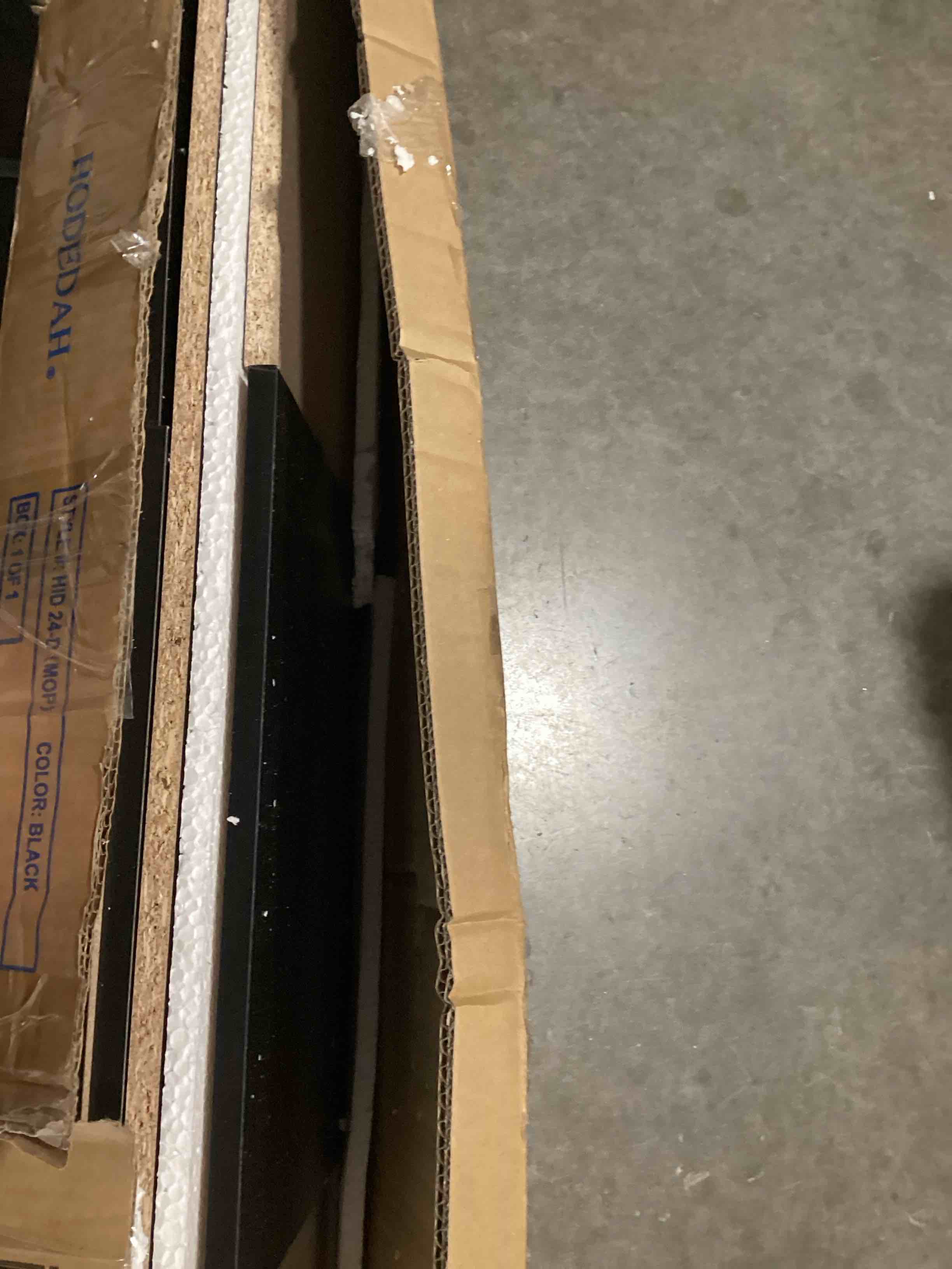 Condition photo showing Good Condition for hodedah 4-shelf bookcase in black black 4-shelf