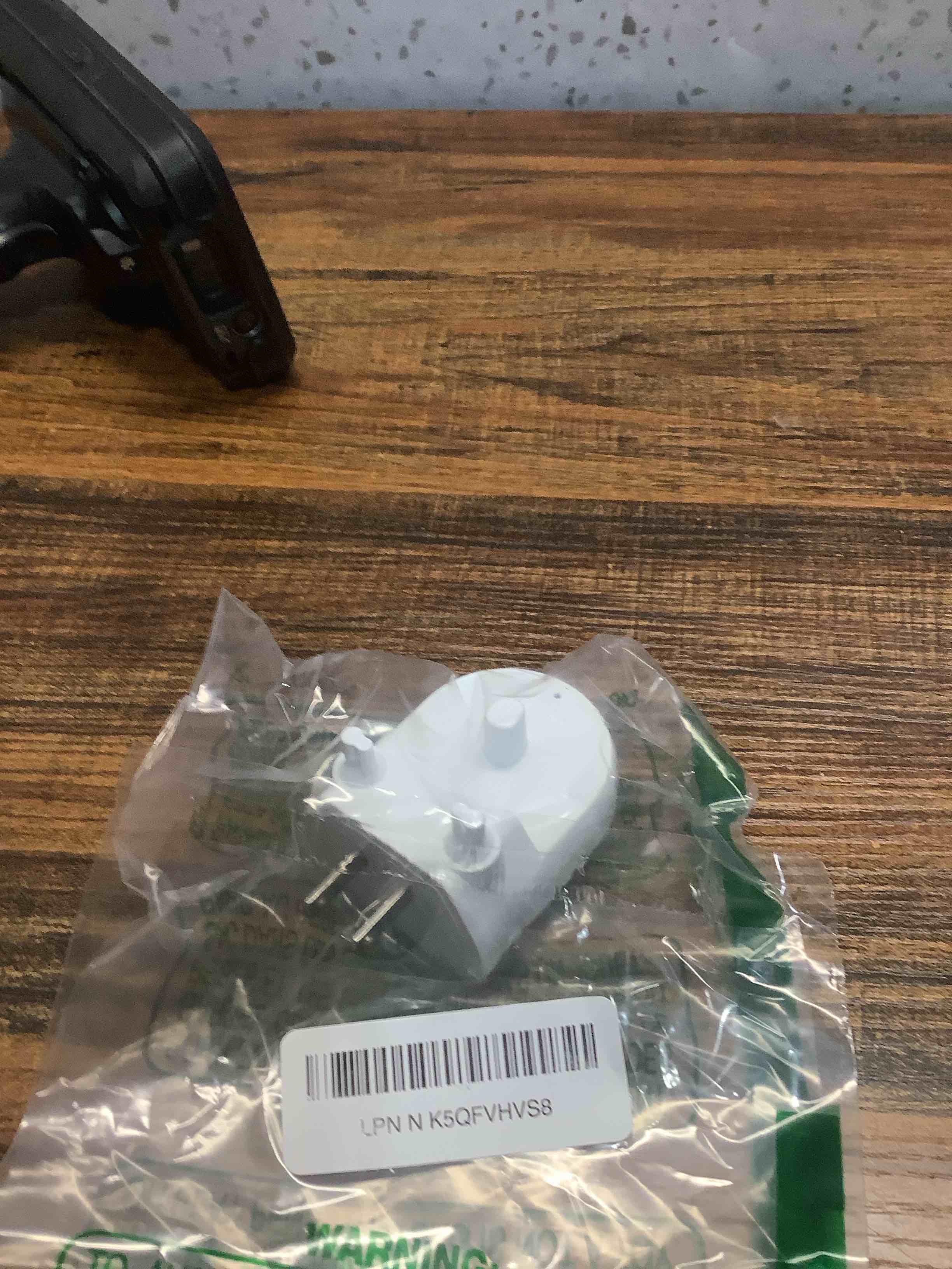 Condition photo showing Good Condition for Charger for Oral-B Electric Toothbrush, Compatible with Oral-B io4/io5/io6, Genius 8000/9000, Pro 1000/2000/3000/5000, 3709/3728/3756 | Direct Plug-in Waterproof Outlet Charger Base Hygienic White