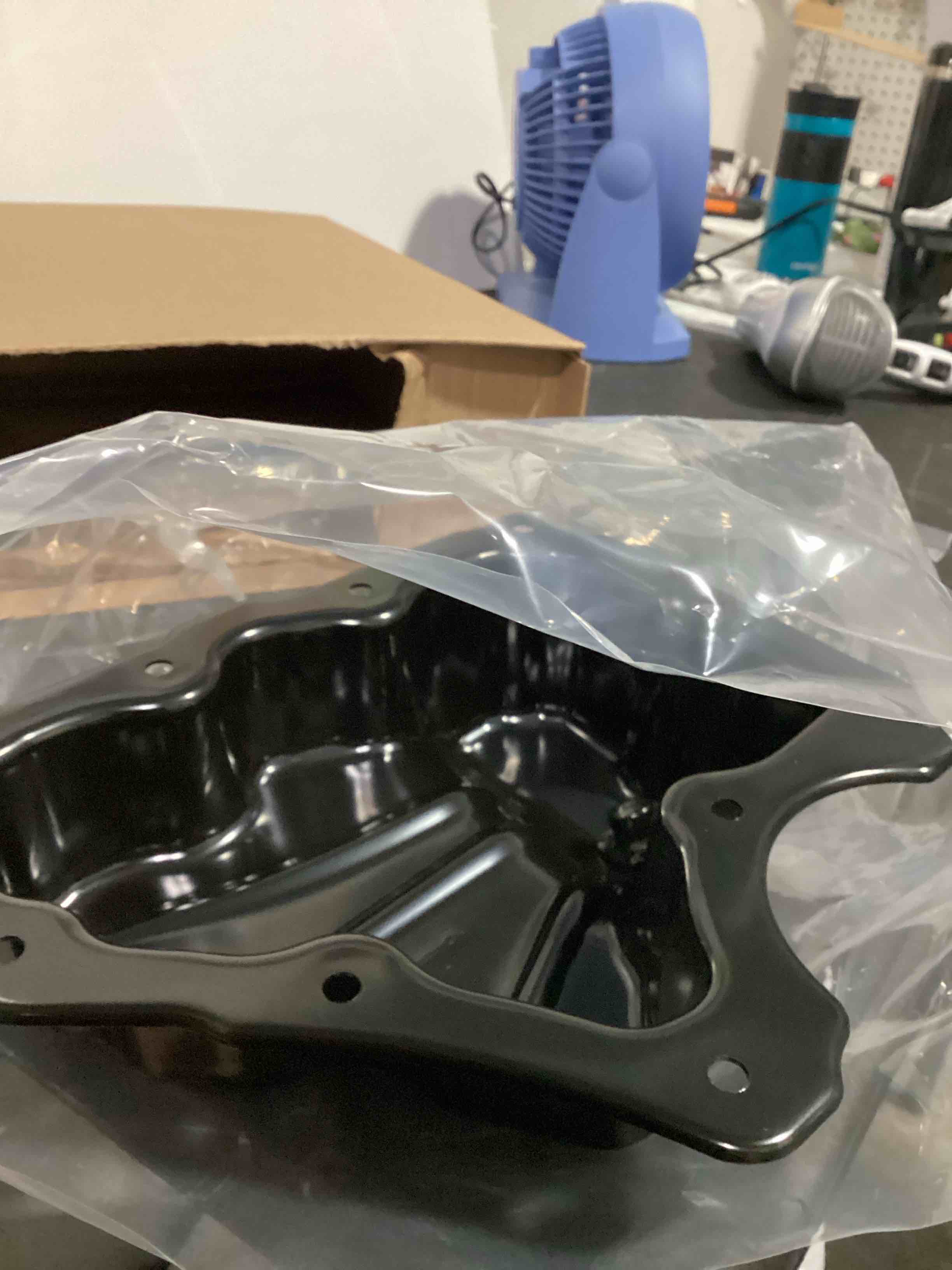 Condition photo showing Good Condition for gm genuine parts 12669909 lower engine oil pan