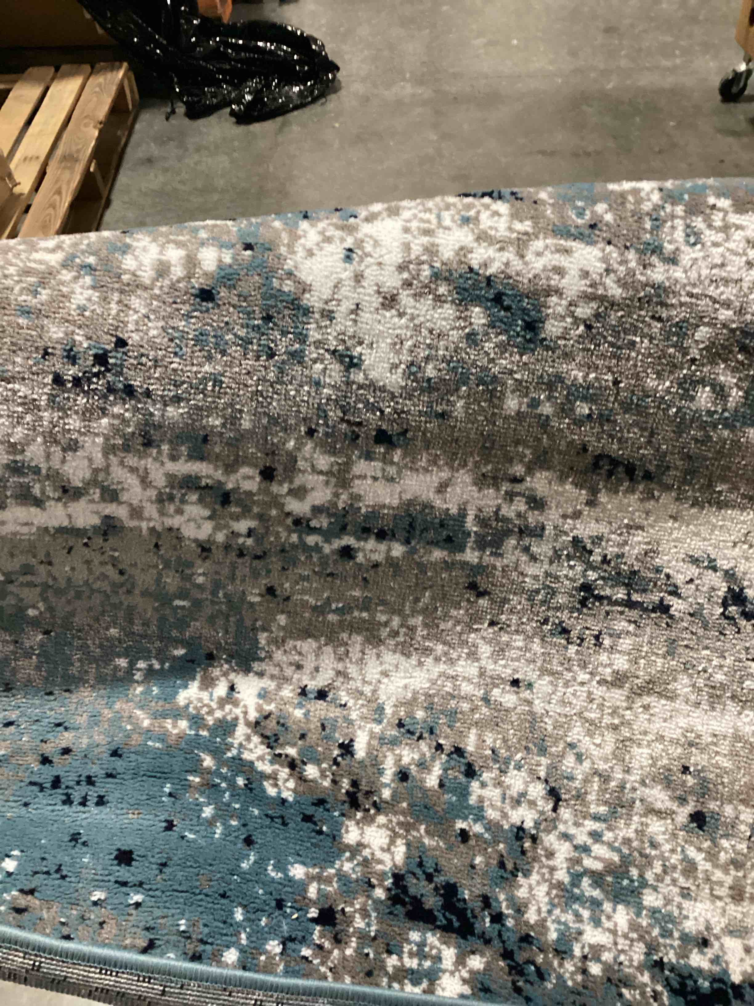 Condition photo showing Good Condition for rugshop distressed abstract watercolor area rug 2'7" x 4' blue