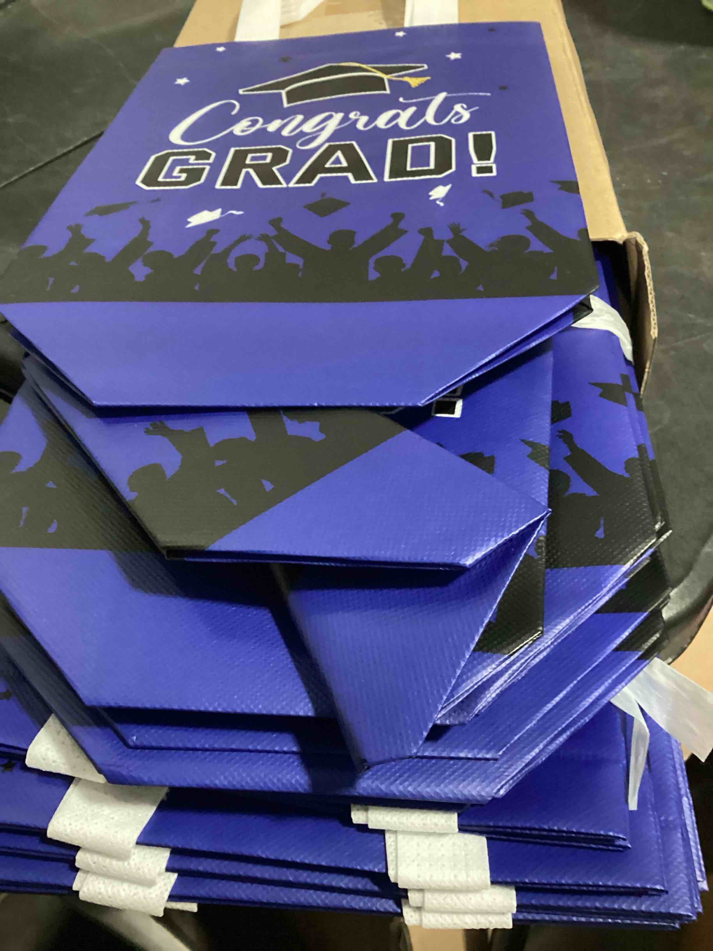 Condition photo showing Good Condition for shinylin 24 pcs graduation gift bags 2026 reusable graduation bags bulk with handles, nonwoven congrats grad party favor tote(blue)
