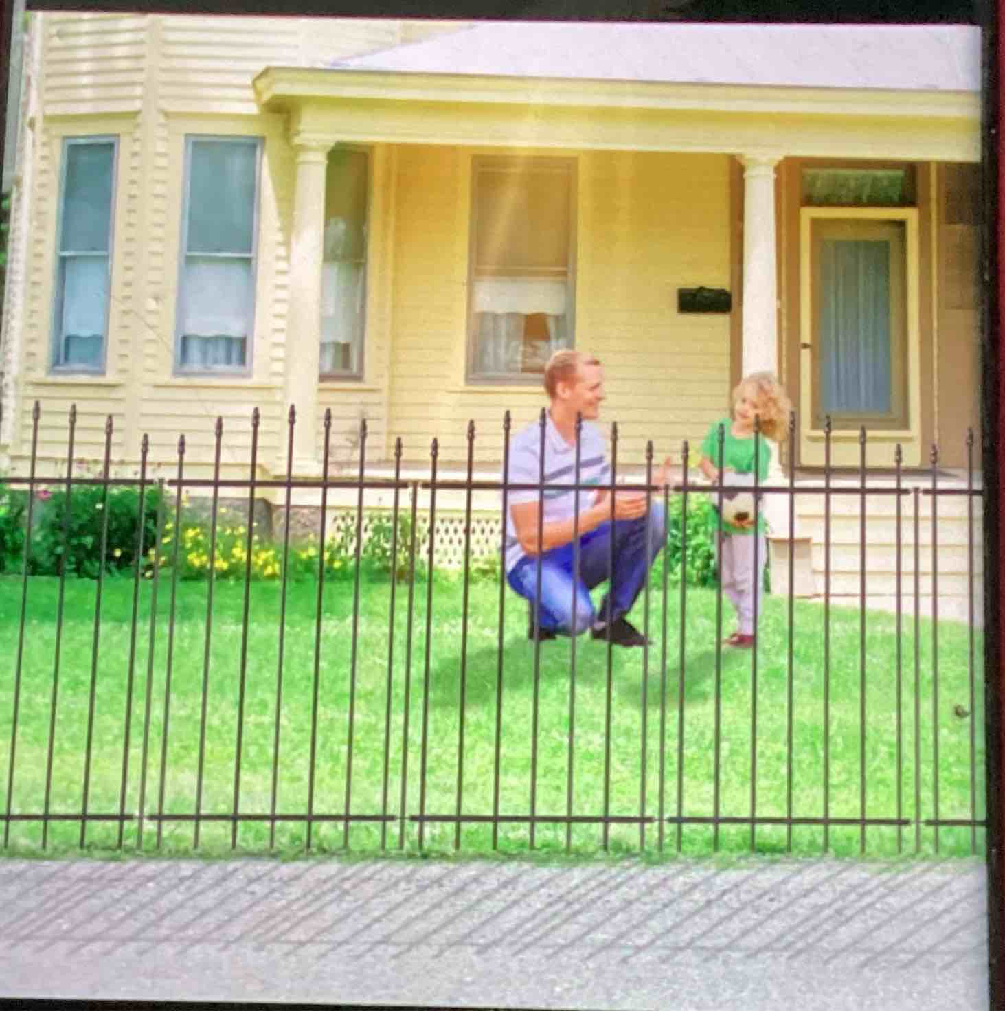 Condition photo showing New/Like New for orehogar garden fence six panel arf4224–6