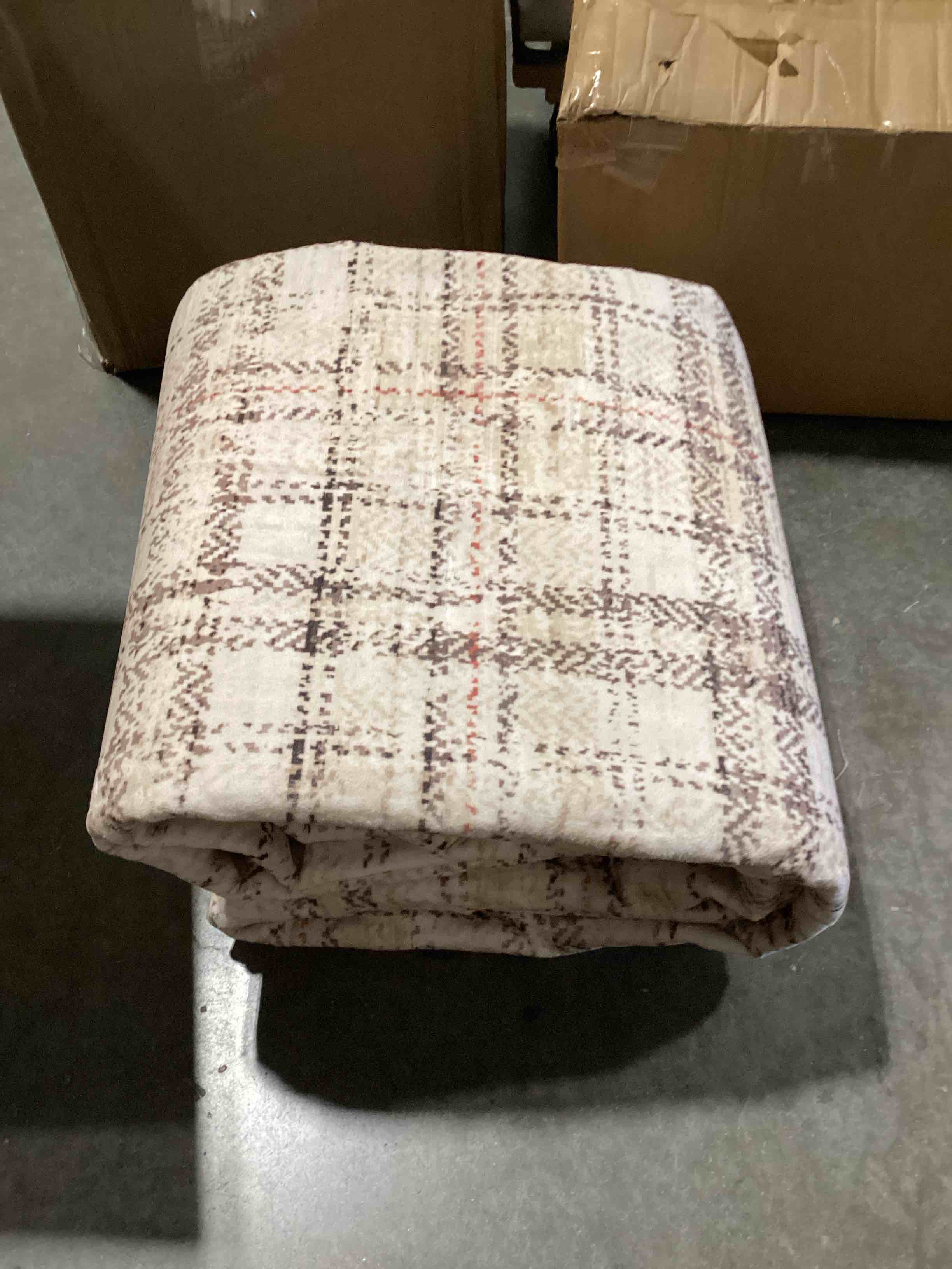 Condition photo showing Good Condition for modern plaid washable rug 10x13 area rug for living room soft large area rug for bedroom non shedding non slip throw rugs stain resistant carpet for dining room nursery rug 10'x13' beige