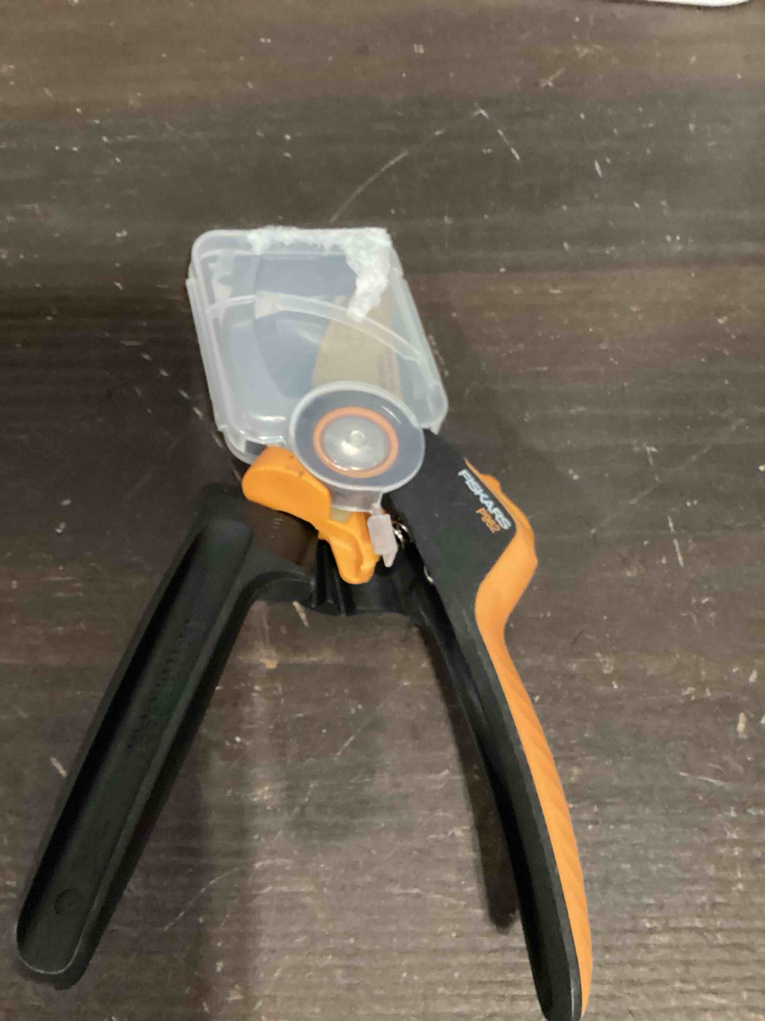 Condition photo showing Good Condition for fiskars dualaction 2-in-1 bypass pruners, 1" cut capacity garden clippers