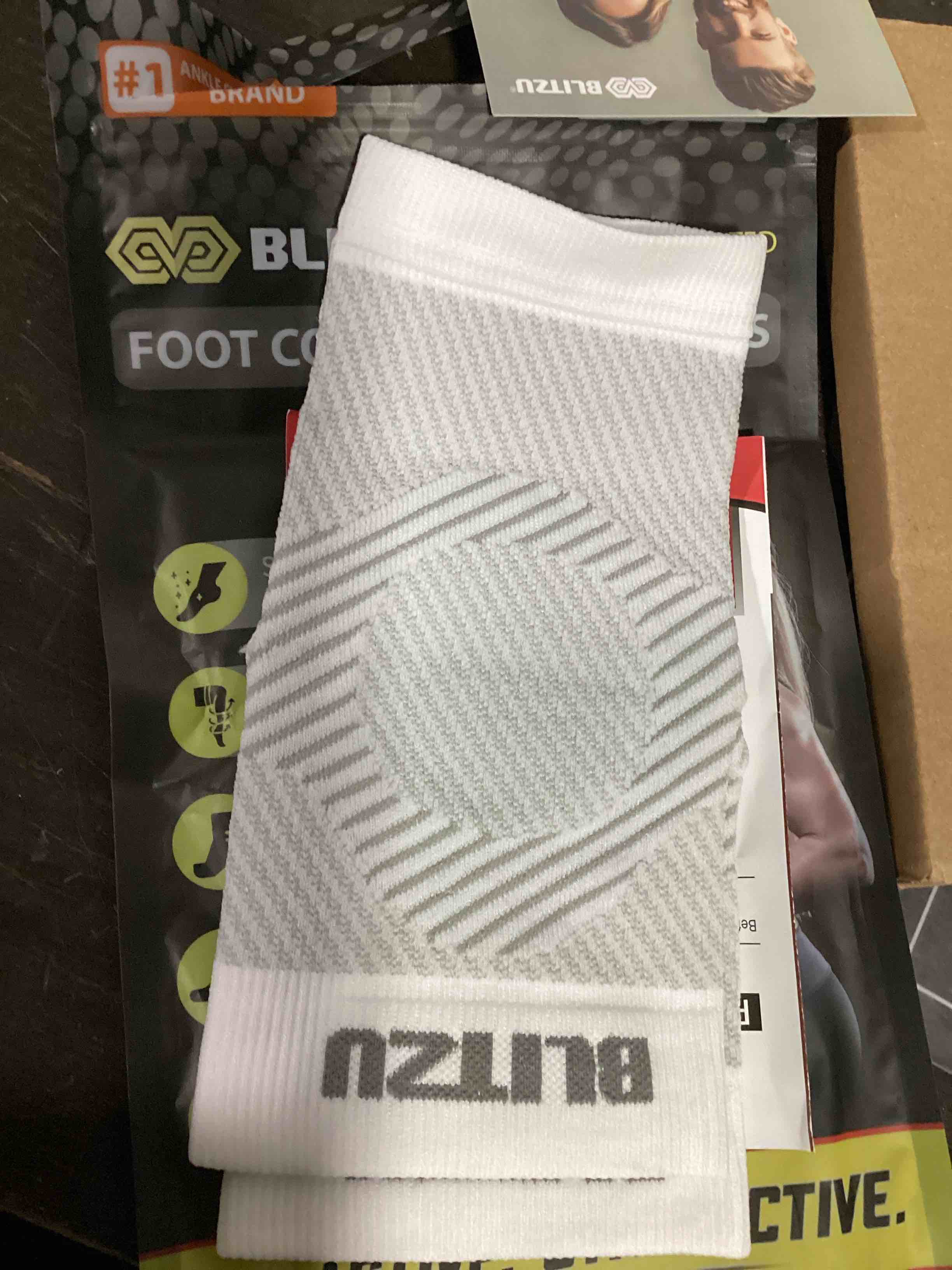 Condition photo showing Good Condition for plantar fasciitis sleeve foot braces for foot pain arch support socks for women compression socks ankle night splint for plantar fasciitis men feet pain relief sore feet relief soothe socks white s-m