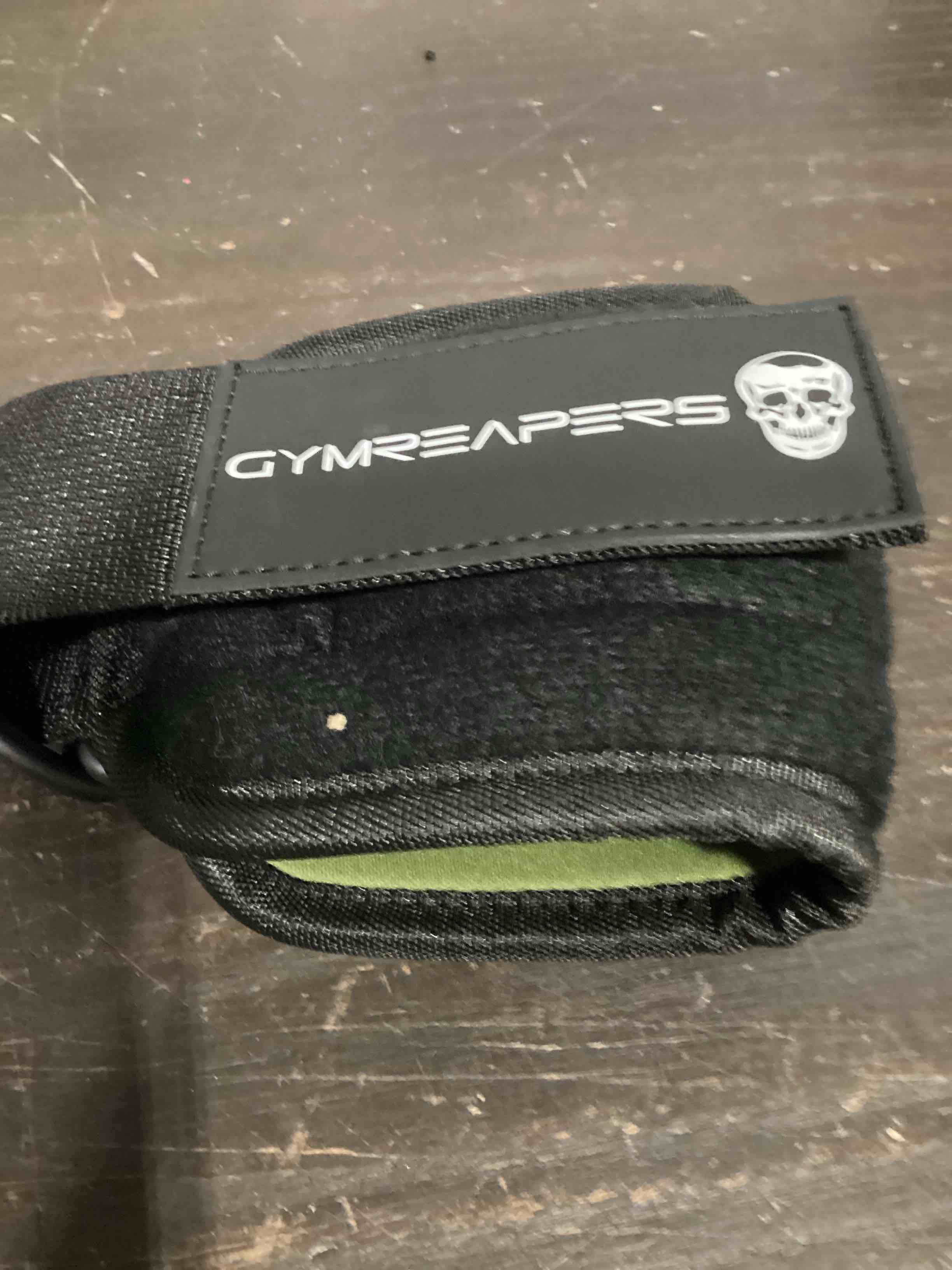 Condition photo showing Good Condition for gymreapers ankle straps** color is green ****for cable machine kickbacks, glute workouts, lower body exercises - adjustable leg straps with neoprene padding
