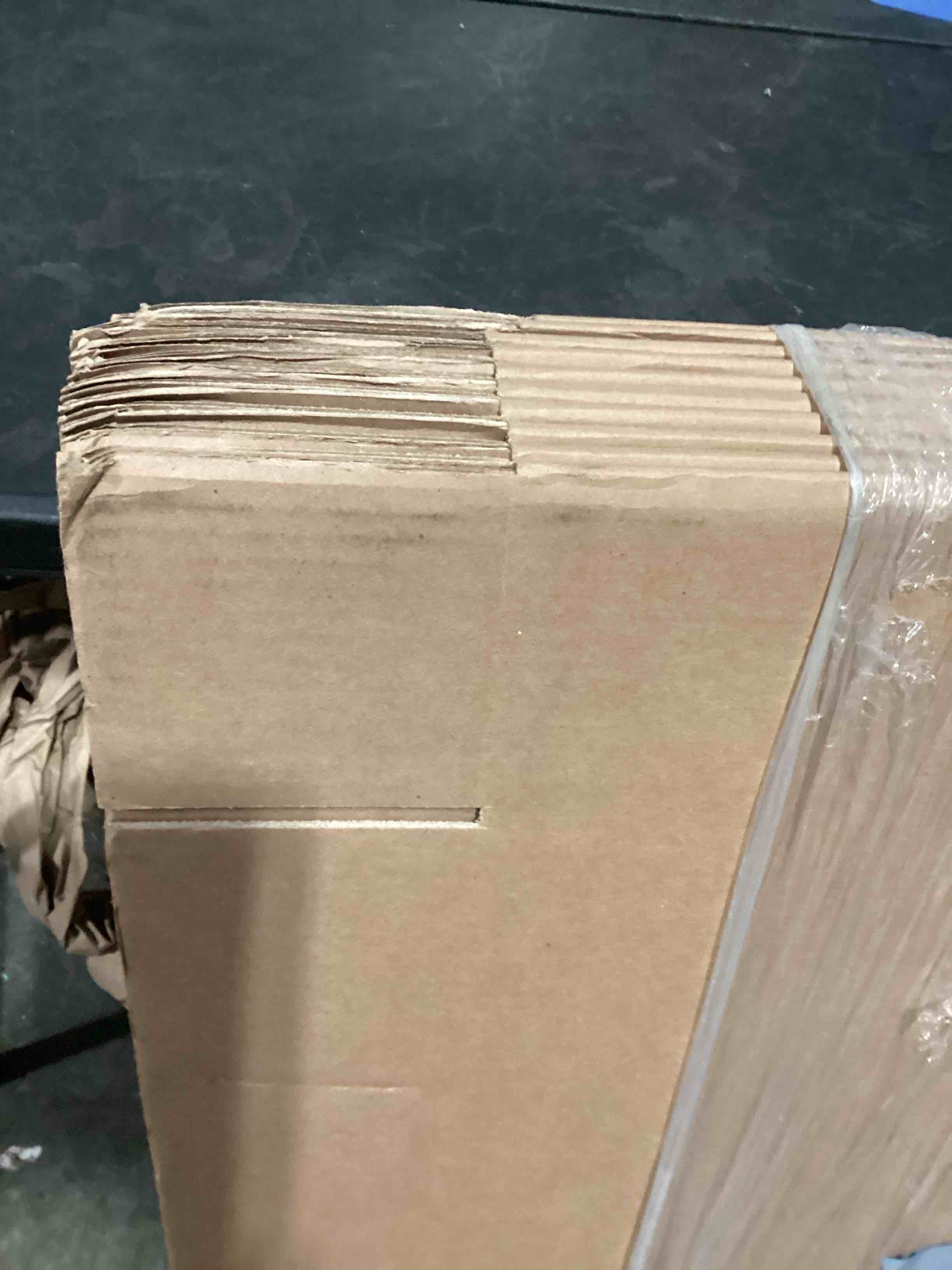 Condition photo showing Good Condition for 30" x 5" x 24" shipping boxes, 10/bundle (30524fol)