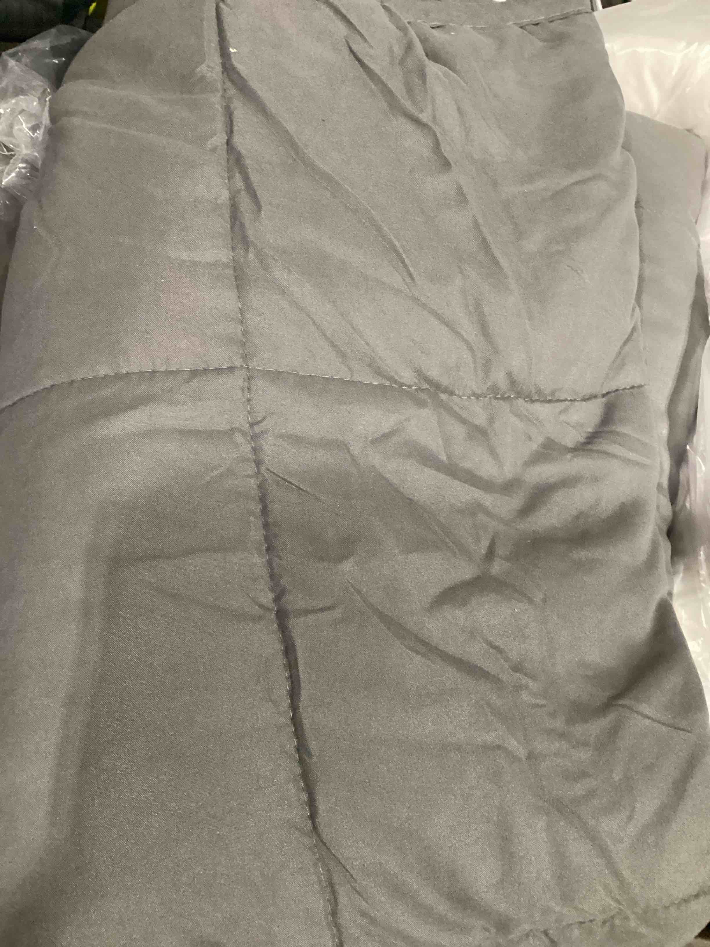 Condition photo showing Good Condition for yescool weighted blanket **similar to** 5 pounds cooling weighted lap blanket, grey heavy blanket for sleeping, weighted throw blanket gifts for 40-60lbs, 36"x48" 36x48-5lbs child-grey