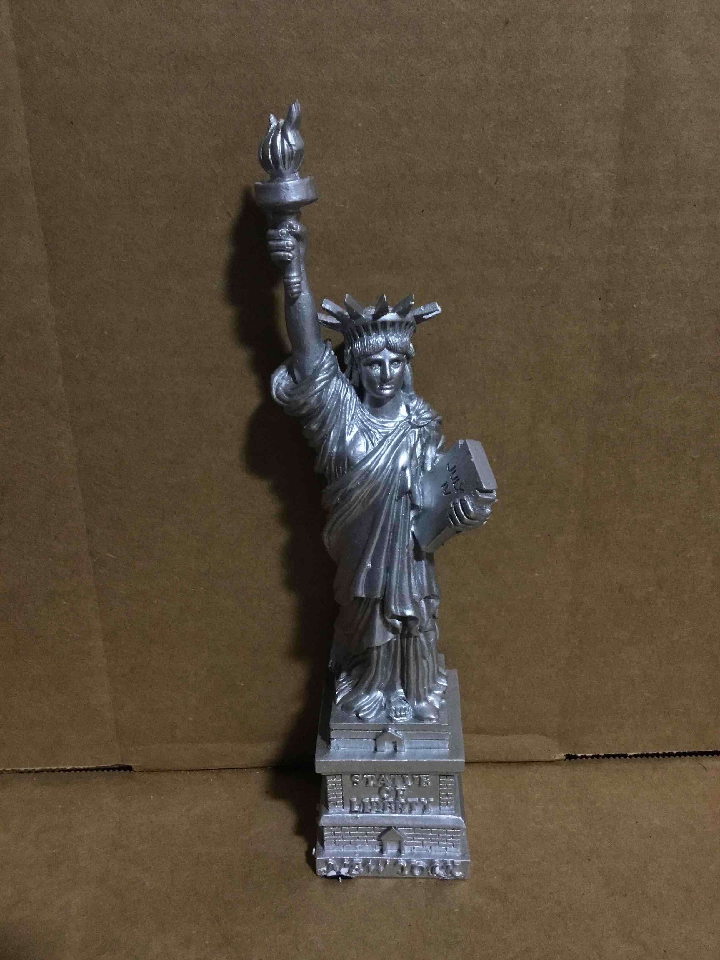 Condition photo showing New/Like New for Statue of Liberty, Statue of Liberty Sculpture, outdoor Garden Decoration, Souvenir of New York City