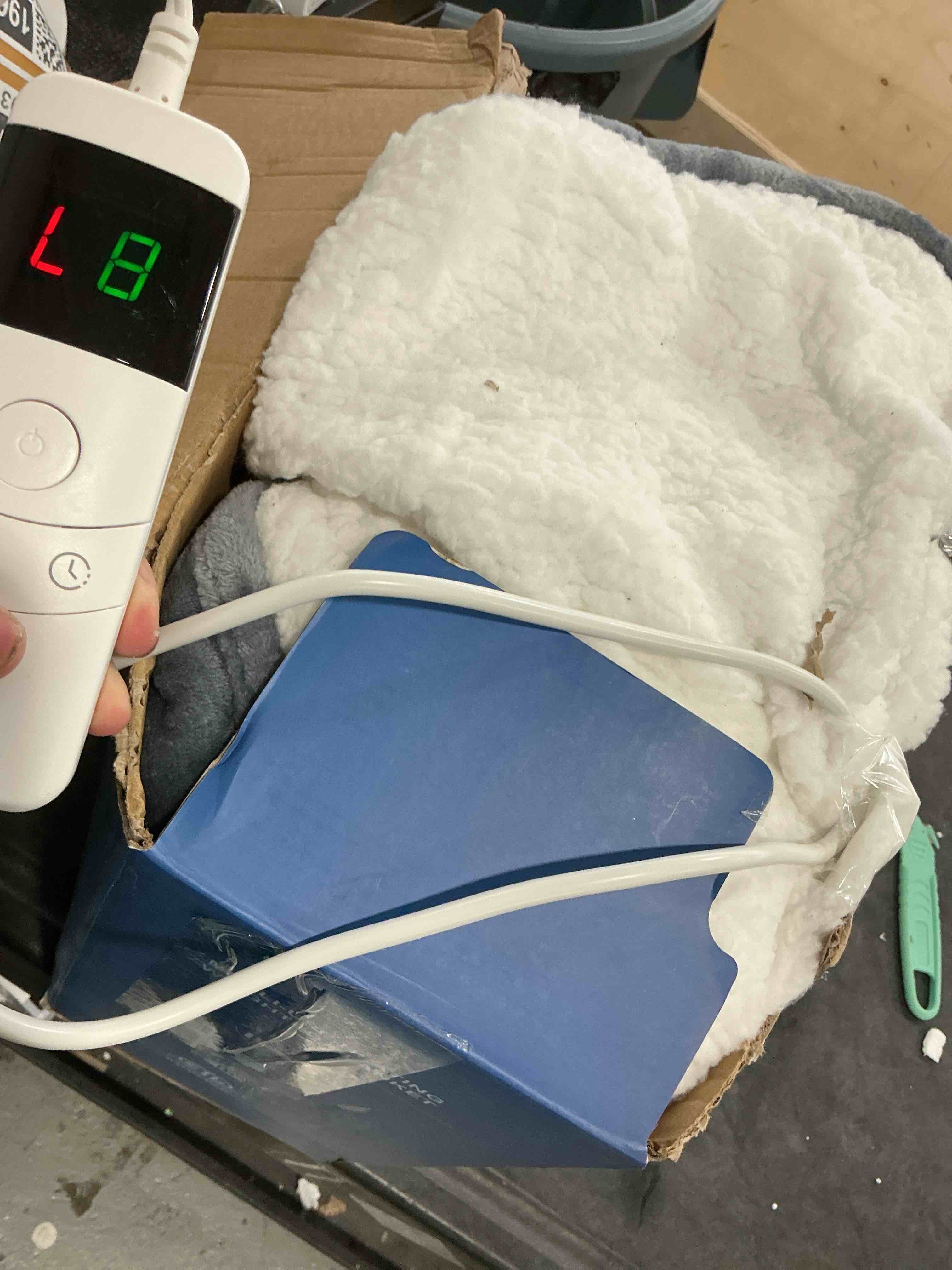 Condition photo showing Good Condition for L'AGRATY Heated Weighted Blanket for Adults - 50"x60" 10lbs Electric Throw Fast Heating Heavy Blanket 1/2/4/6/8 Hour Auto Off 10 Heat Levels Over-Heat Protection Soft Flannel Sherpa 54-wall Street 50" x 60" | 10lbs