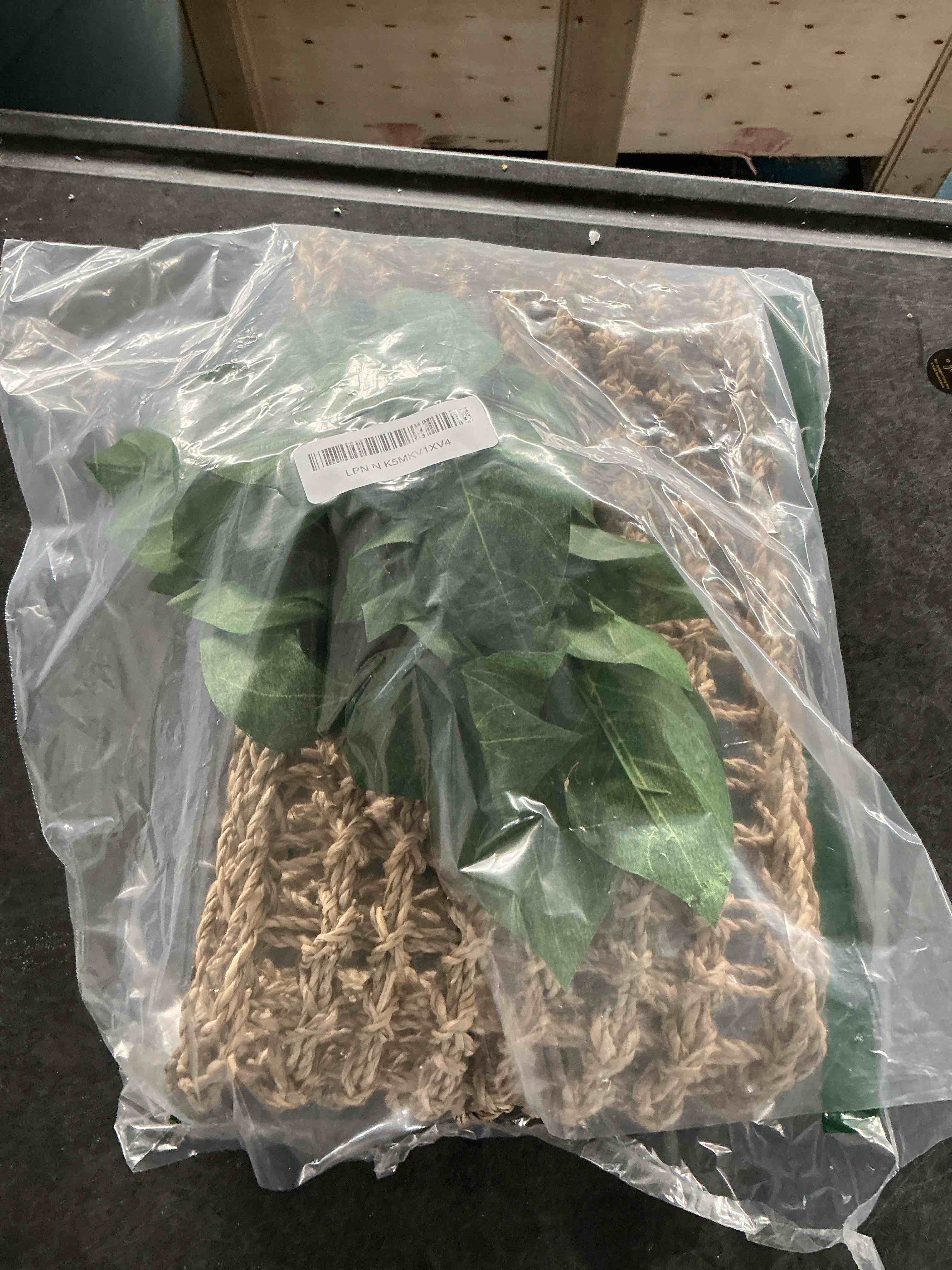 Condition photo showing Good Condition for kathson Bearded Dragon Hammock Reptile Hideout Wooden Bridge Jungle Climber Vines Flexible Reptile Leaves with Suction Cups Reptile Habitat Decor for Chameleon, Lizards, Gecko, Snakes Climbing Hiding Group A