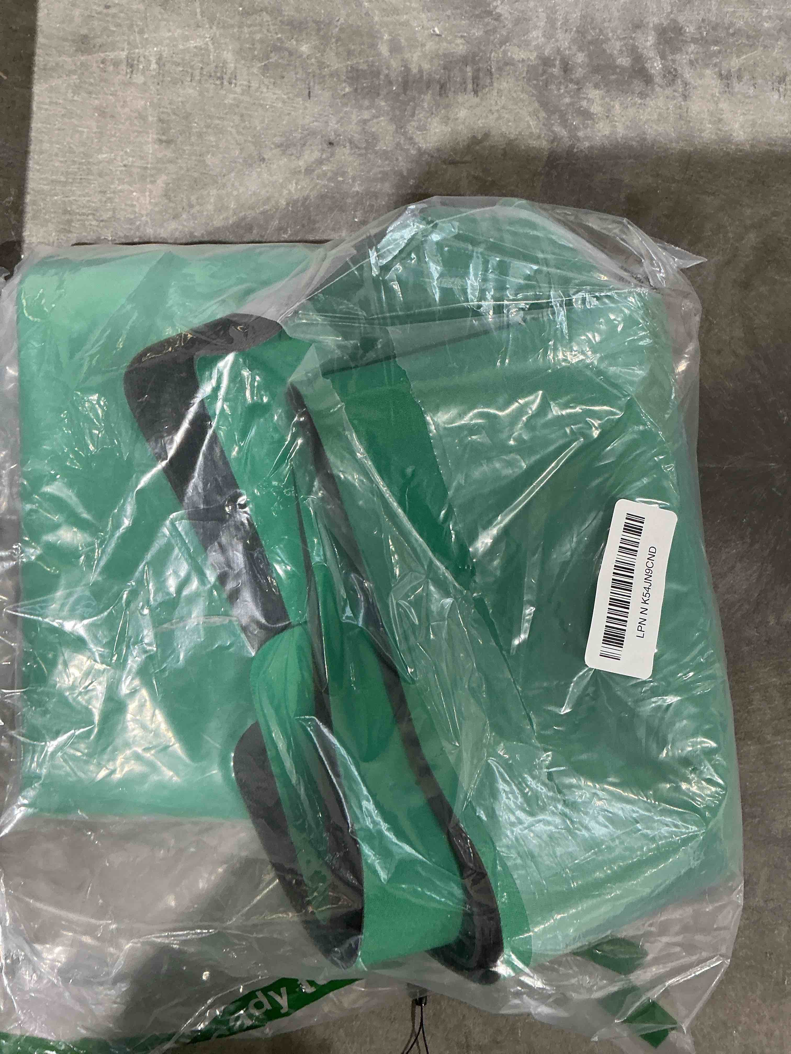 Condition photo showing Good Condition for Mahjong Mat, Non-Slip & Noise Reduction Mahjong Table Mat, Game Mat with Carrying Bag & Dice (Green, 35" L x 35" W) Game Mat Green