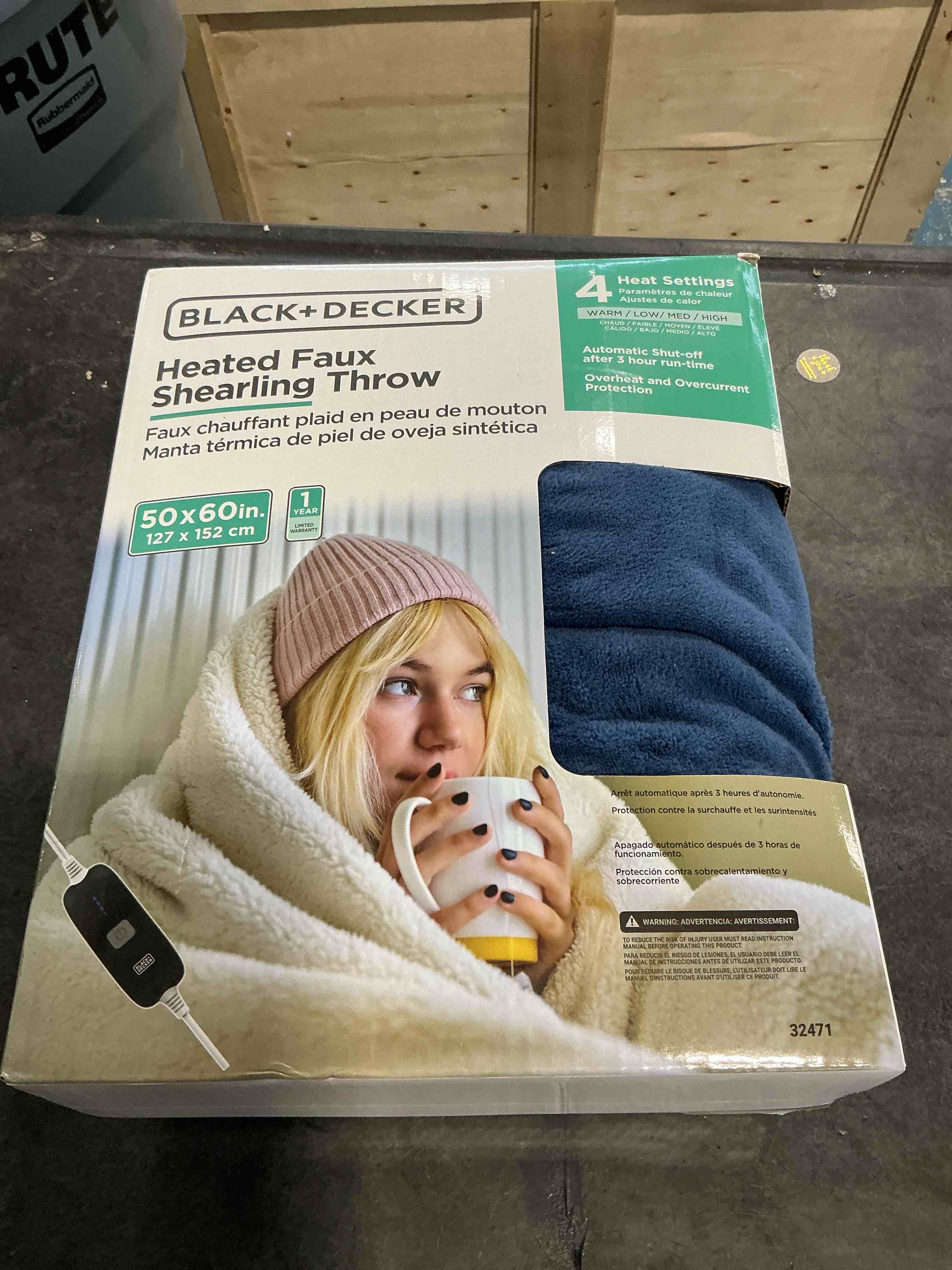 Condition photo showing Good Condition for BLACK+DECKER Heated Blanket Electric Throw, Faux Shearling Electric Blanket, Heating Blanket with 4 Heating Levels, 3H Timer, Auto Shutoff, Fast Heating (50x60 inches, Navy) Throw Navy Faux Shearling