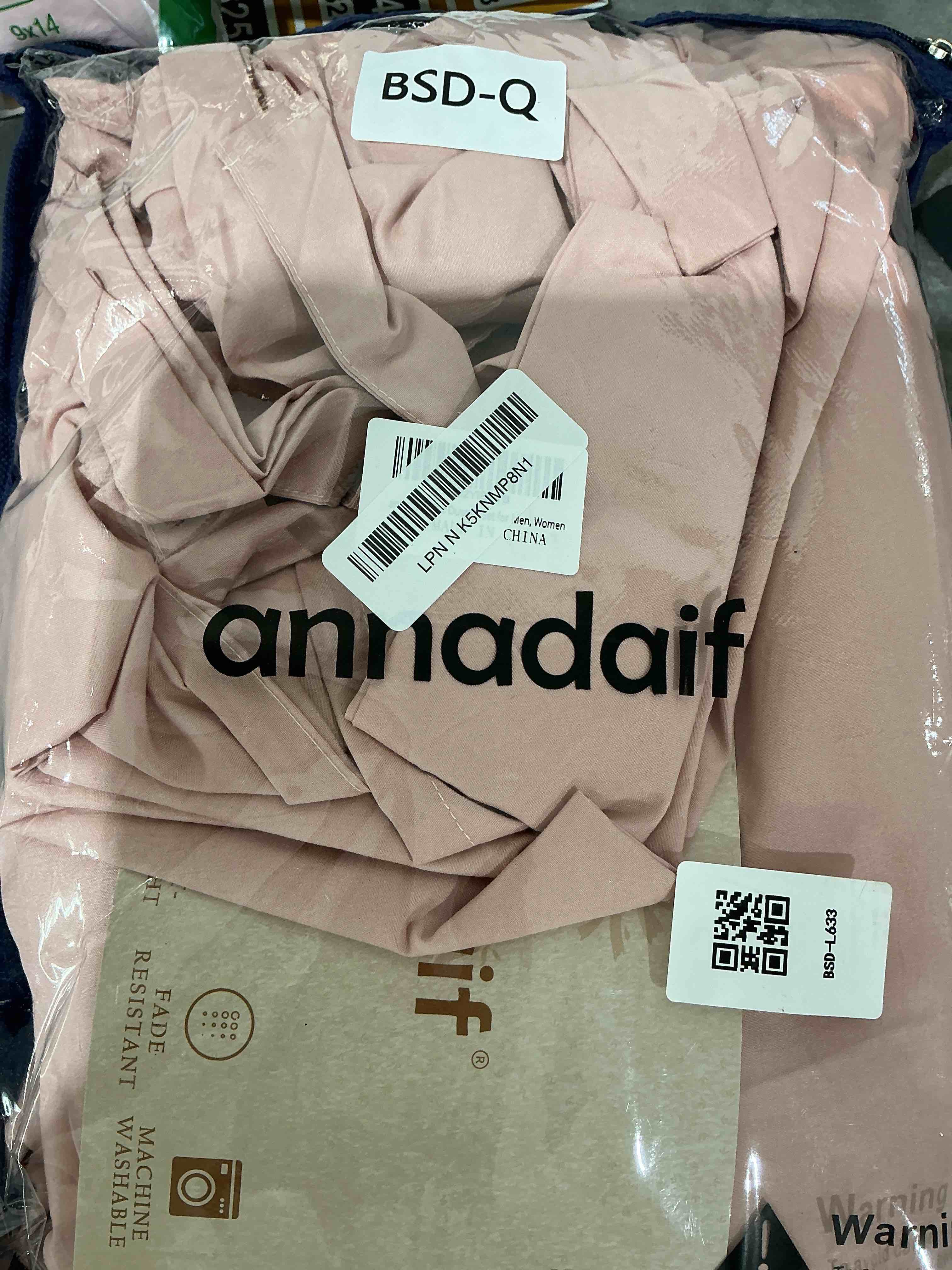 Condition photo showing Good Condition for annadaif Pink Duvet Cover Queen (90x90 Inch), 3 Pieces (1 Duvet Cover, 2 Pillowcases) Soft Washed Microfiber Bowknot Bow Tie Duvet Cover Set, Easy Care Bedding Set for Men, Women Pink (No Comforter) Queen (90" x 90")