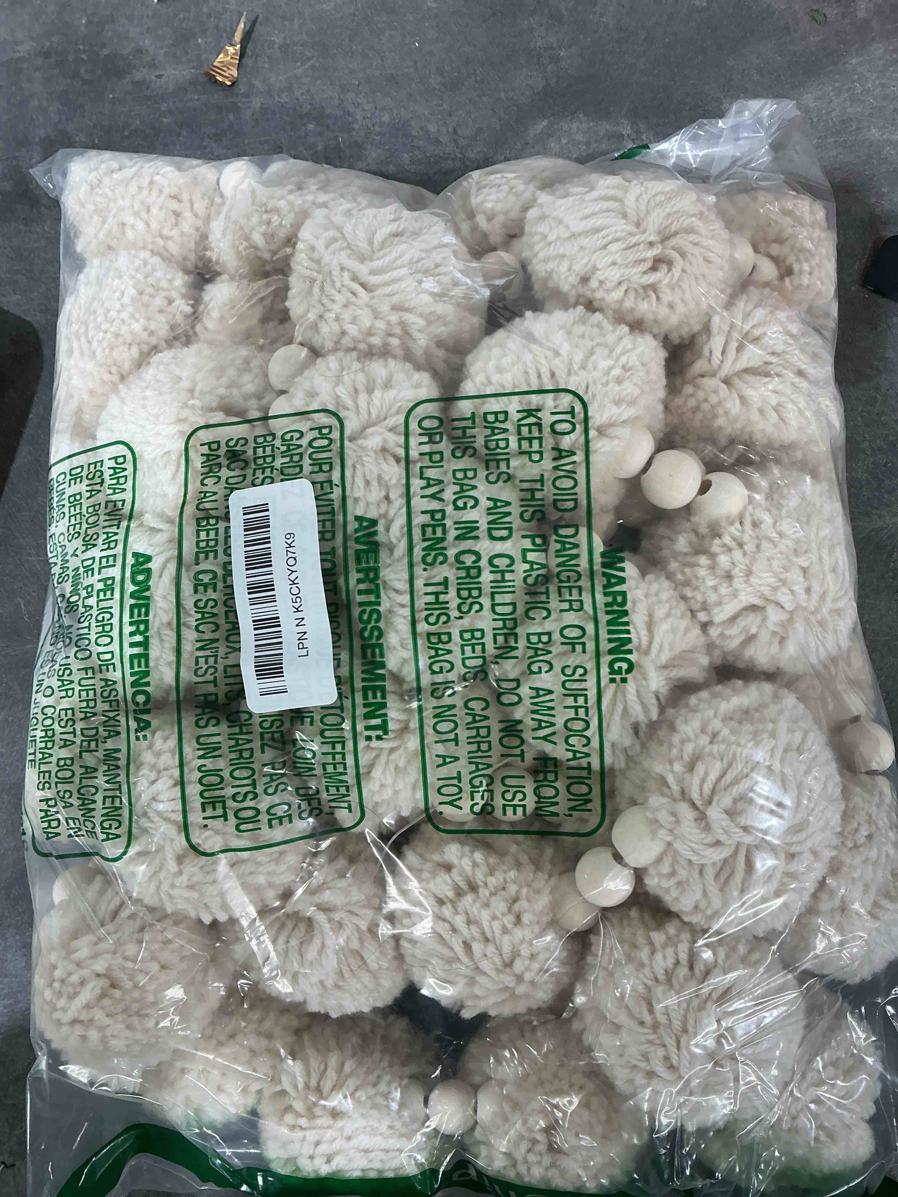 Condition photo showing Good Condition for 16ft Yarn Boho Pom Pom Ball Garland Christmas Tree Yarn Ball with Wood Beads Retro Farmhouse Mantel Holiday Decoration Boho Home Decor for Christmas Tree Fireplace Furniture(White)