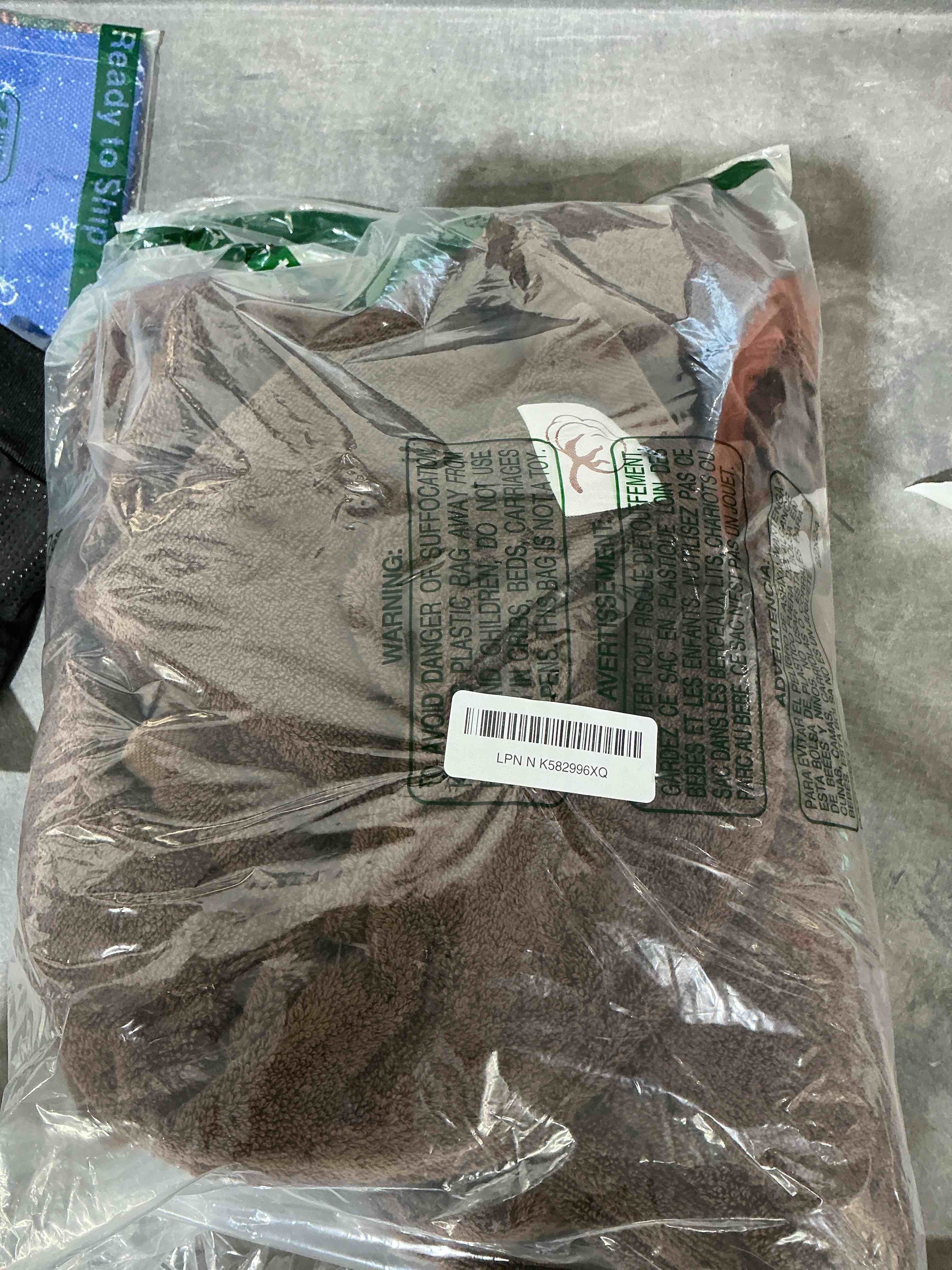 Condition photo showing Good Condition for Cotton Paradise 6 Piece Towel Set, 100% Cotton Soft Absorbent Turkish Towels for Bathroom, 2 Bath Towels 2 Hand Towels 2 Washcloths, Brown Towel Set Chocolate Brown 6 PIECE TOWEL SET