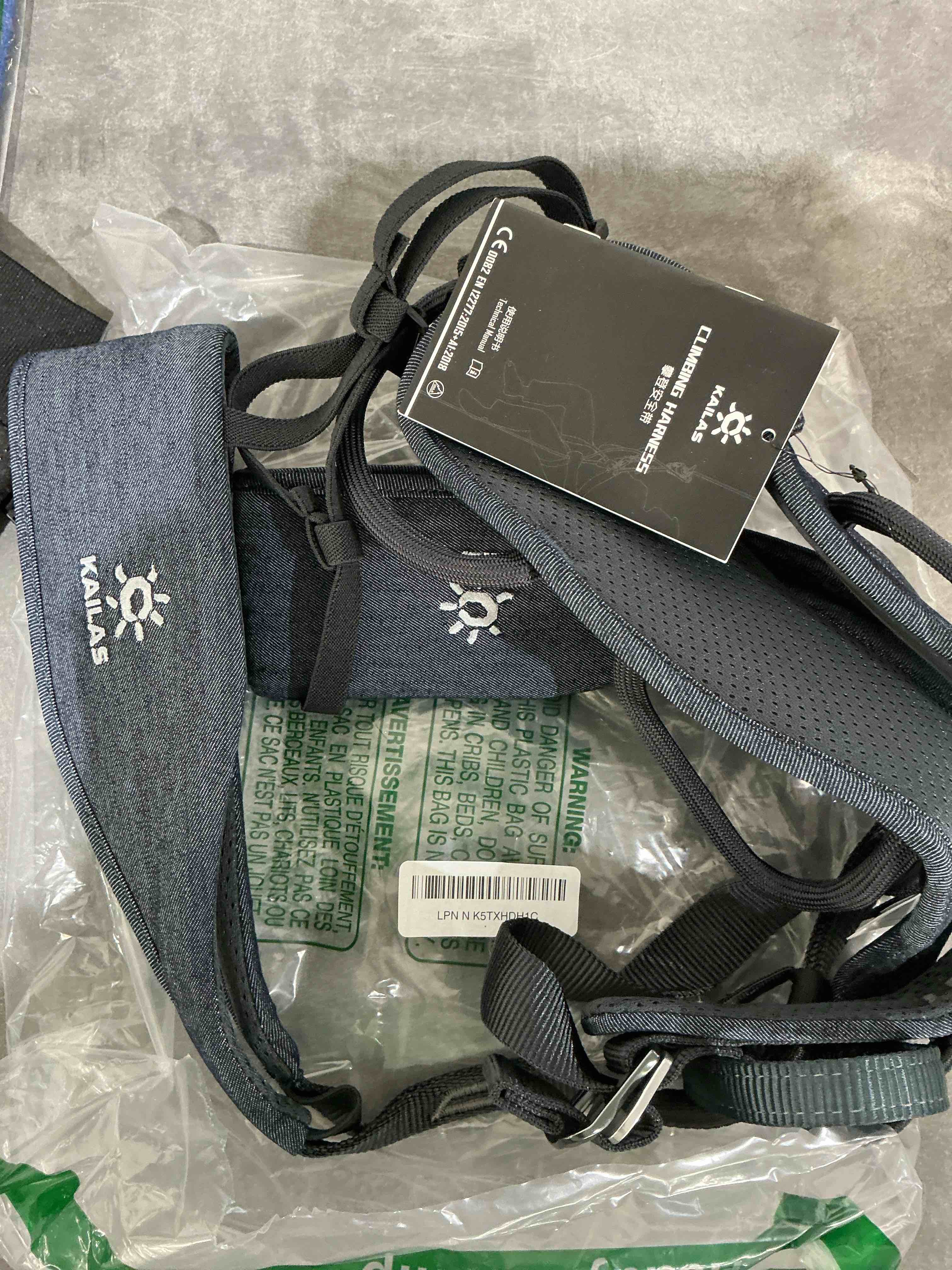 Condition photo showing Good Condition for KAILAS Airo Rock Climbing Harness Men Roofing Harness Safety Belt Mountaineering Rappelling Harness Women Adjustable Denim Black Medium