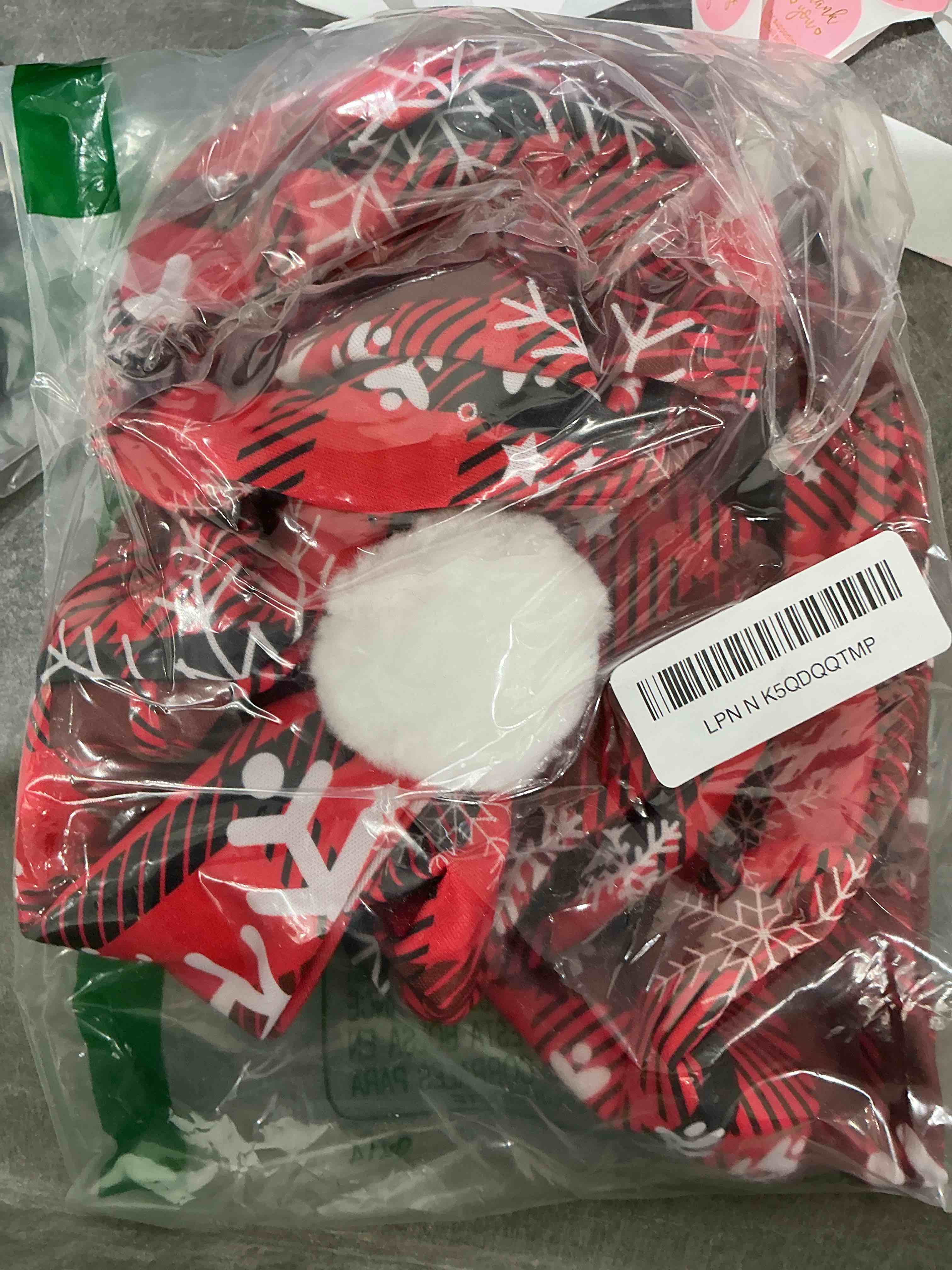 Condition photo showing Good Condition for JOYIN 5 Pieces Christmas Theme Bathroom Decoration Set w/ Toilet Seat Cover, Rugs, Tank Cover, Toilet Paper Box Cover and Santa Towel for Xmas Indoor Décor, Party Favors (Gnome)